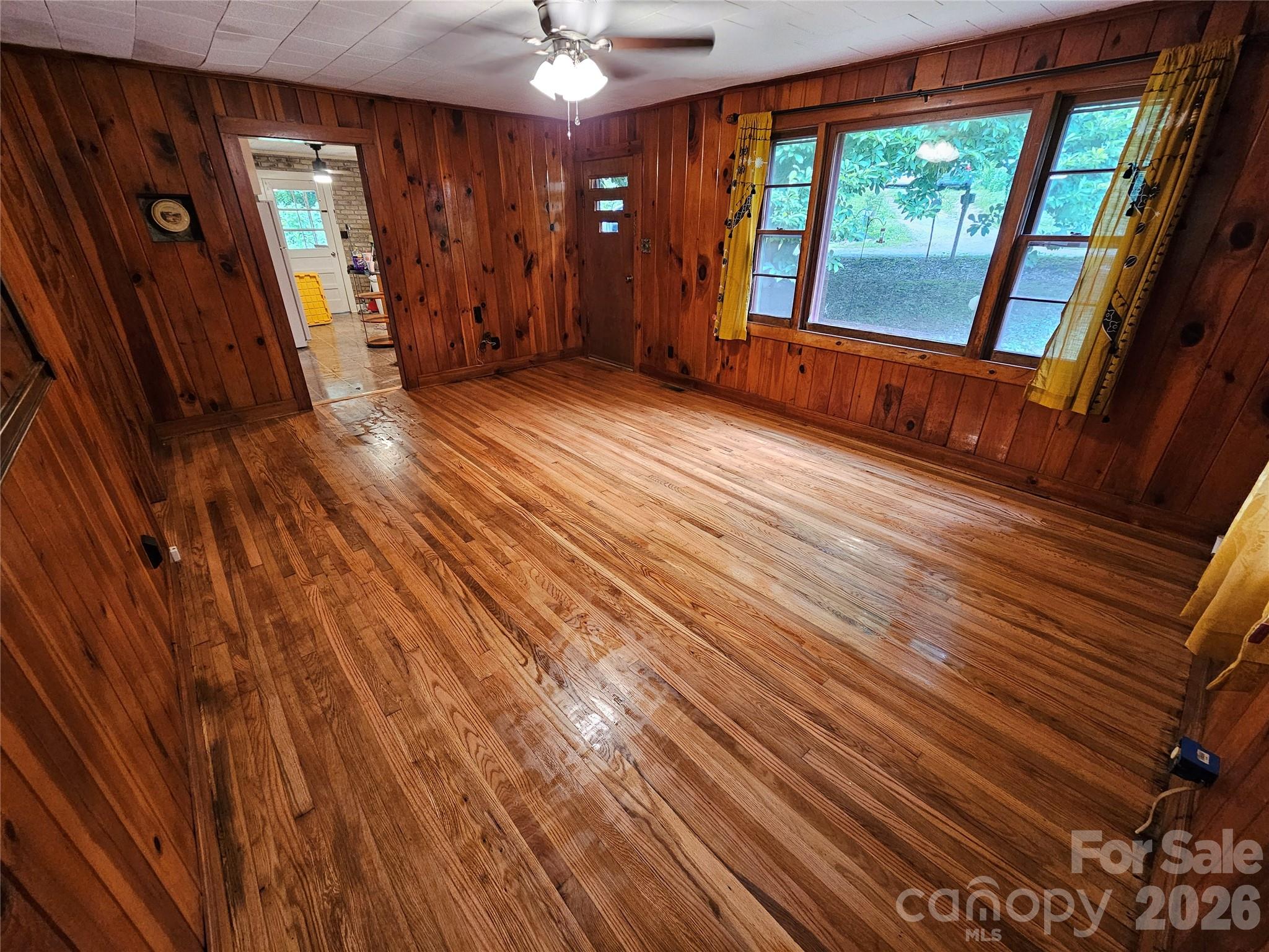 Living room - 573 Uptons Landing Road, Marion