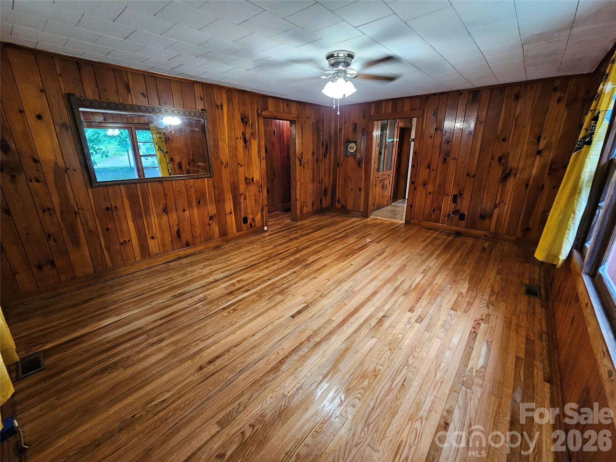 Living room - 573 Uptons Landing Road, Marion