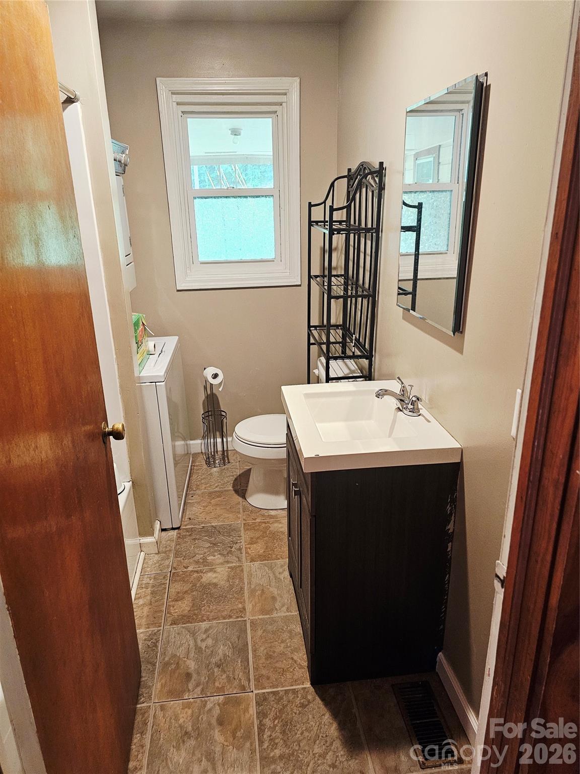 Bathroom - 573 Uptons Landing Road, Marion