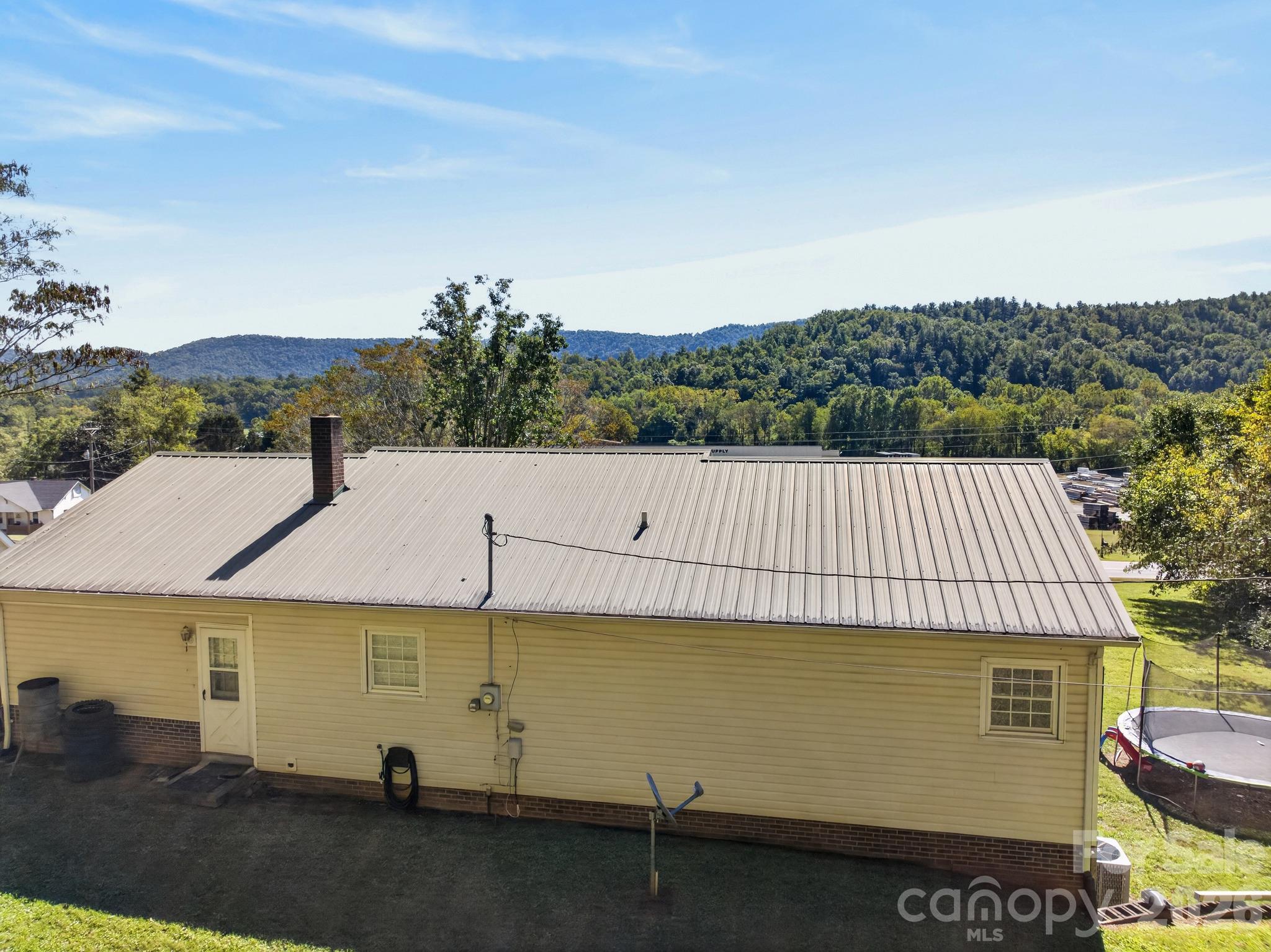 Single Family Residence at 1504 Hwy 268 Highway, Lenoir, photo 15 of 43