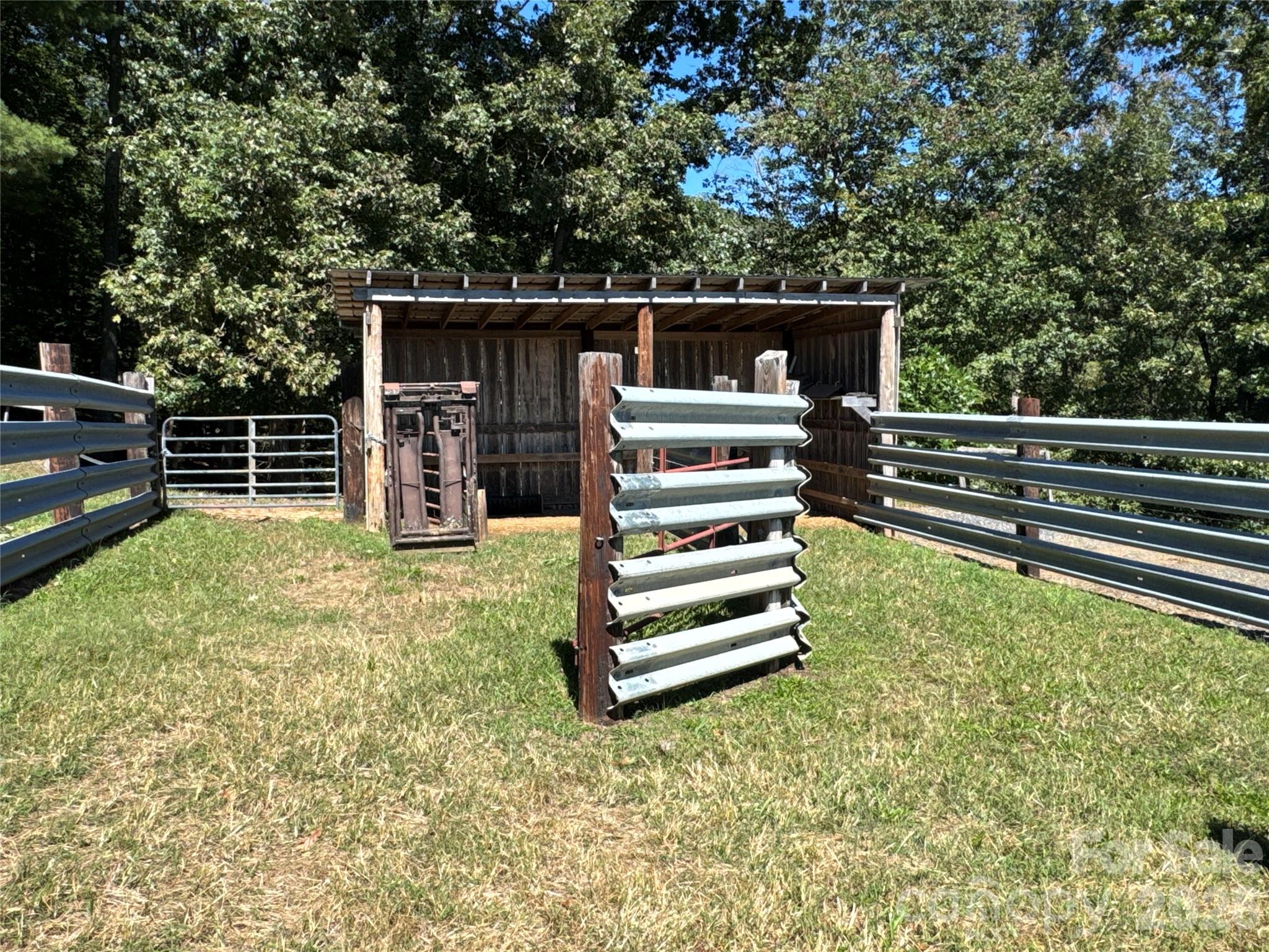 Cattle Working Area (Partially Covered) - 1045 & 1047 Graham Road, Marshall