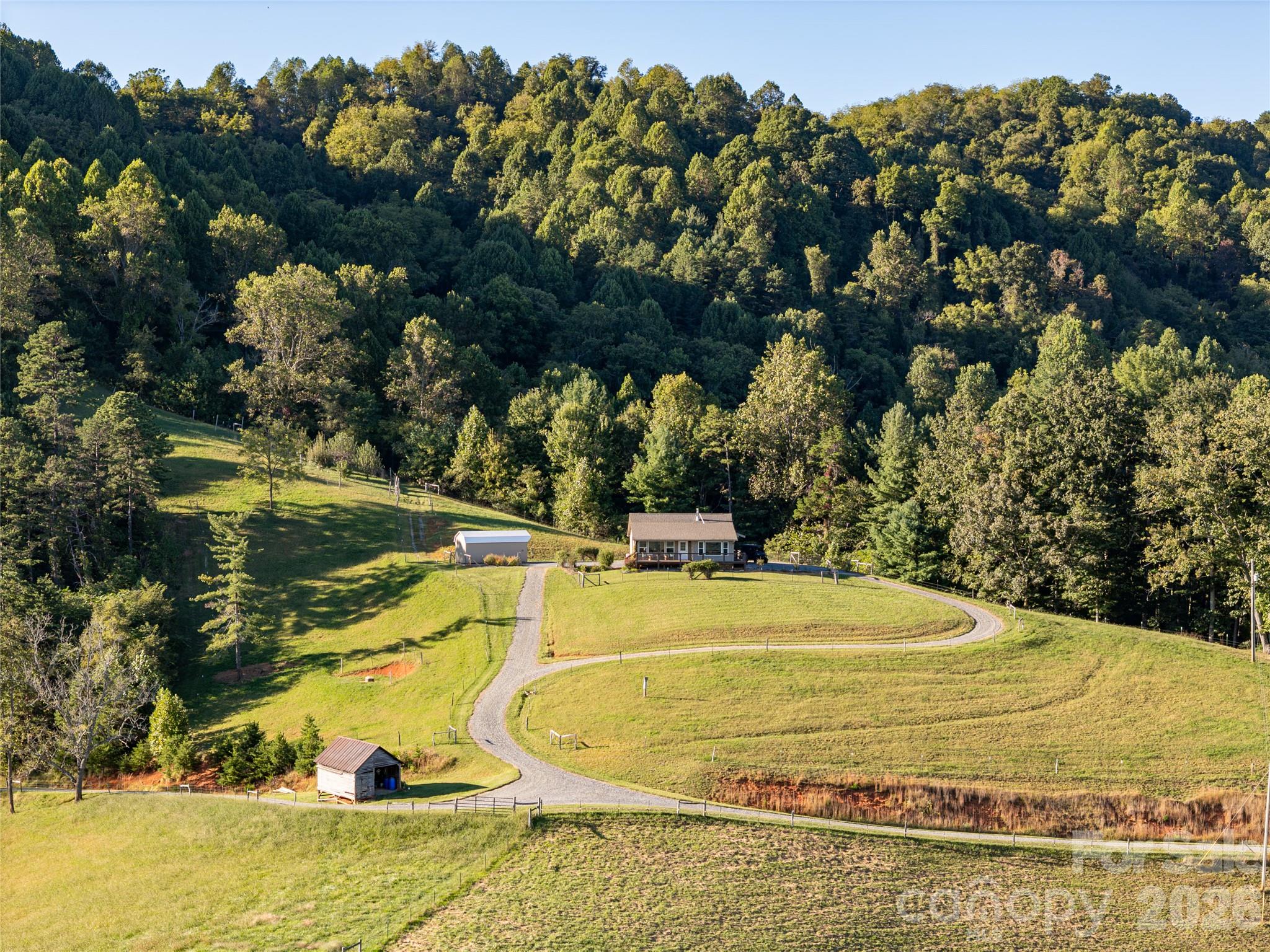 Guest House-Front Pastures - 1045 & 1047 Graham Road, Marshall