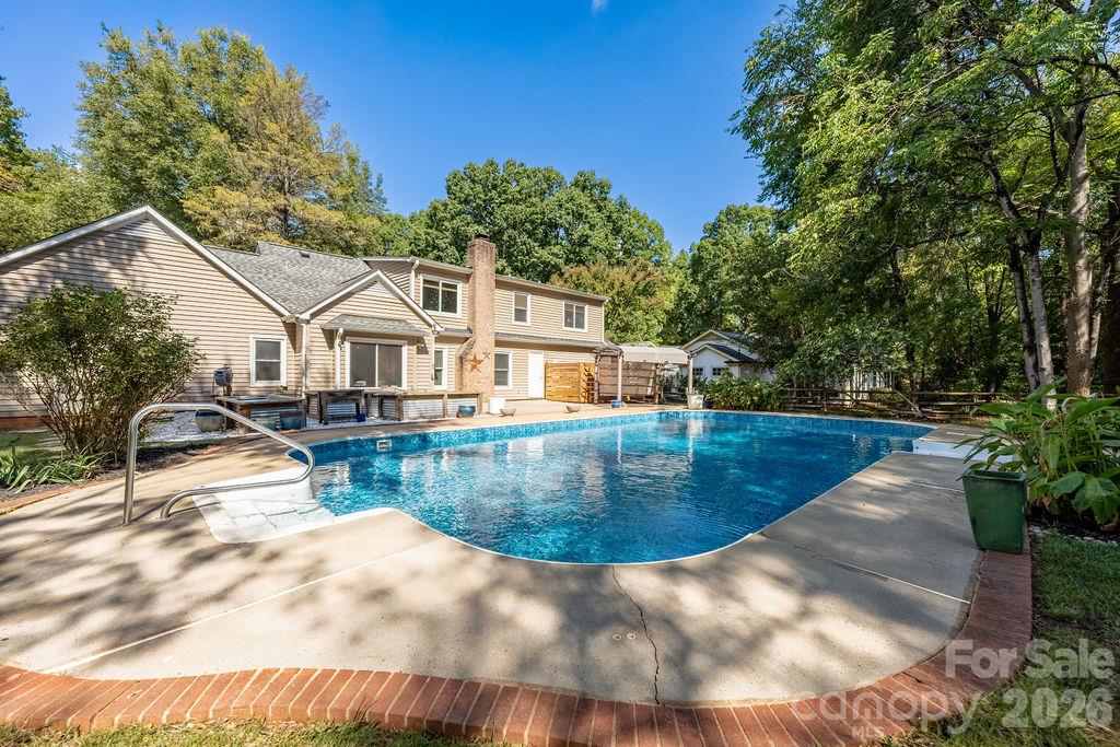 Single Family Residence at 9423 Whitethorn Drive, Charlotte, photo 12 of 46