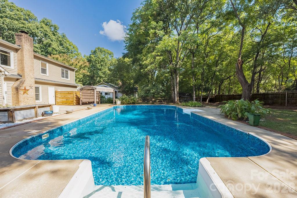 Single Family Residence at 9423 Whitethorn Drive, Charlotte, photo 3 of 46