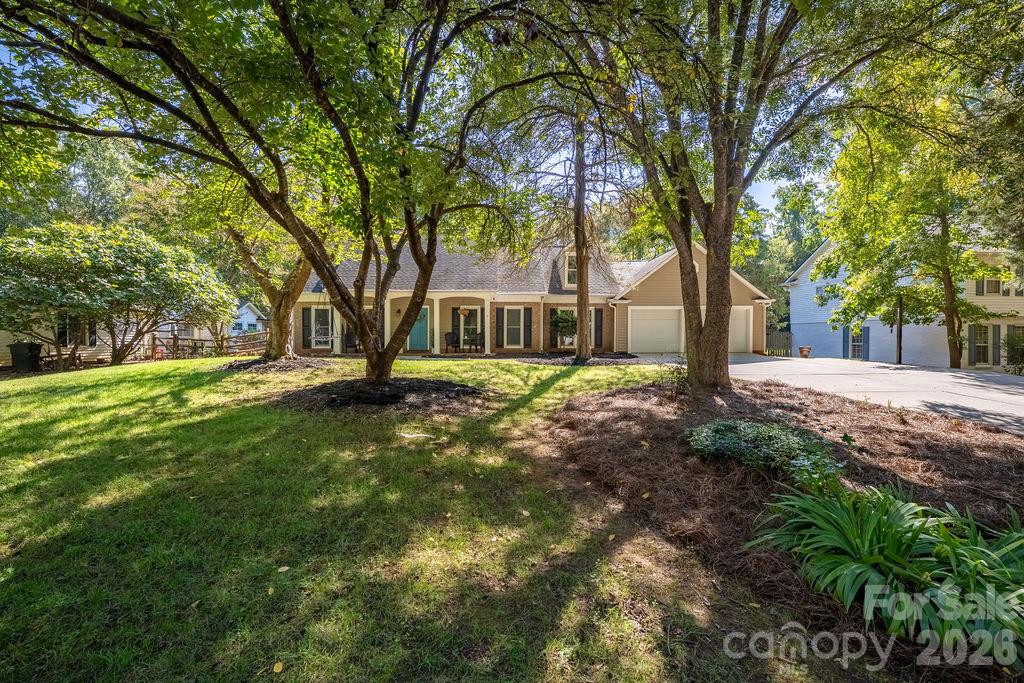 Single Family Residence at 9423 Whitethorn Drive, Charlotte, photo 10 of 46