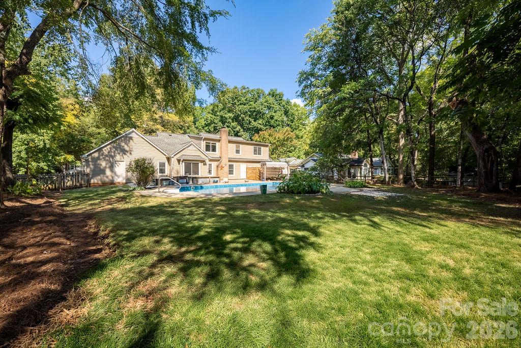 Single Family Residence at 9423 Whitethorn Drive, Charlotte, photo 16 of 46