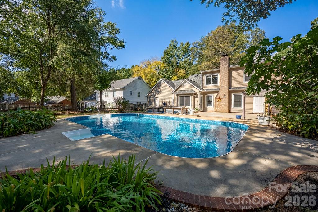 Single Family Residence at 9423 Whitethorn Drive, Charlotte, photo 14 of 46