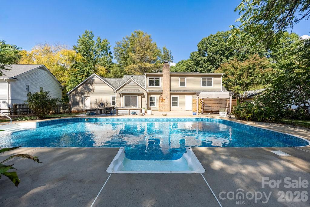 Single Family Residence at 9423 Whitethorn Drive, Charlotte, photo 13 of 46