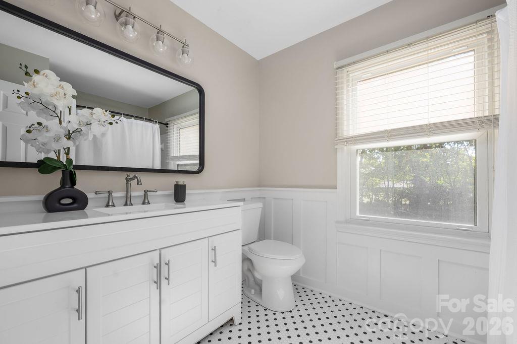 Single Family Residence at 9423 Whitethorn Drive, Charlotte, photo 39 of 46