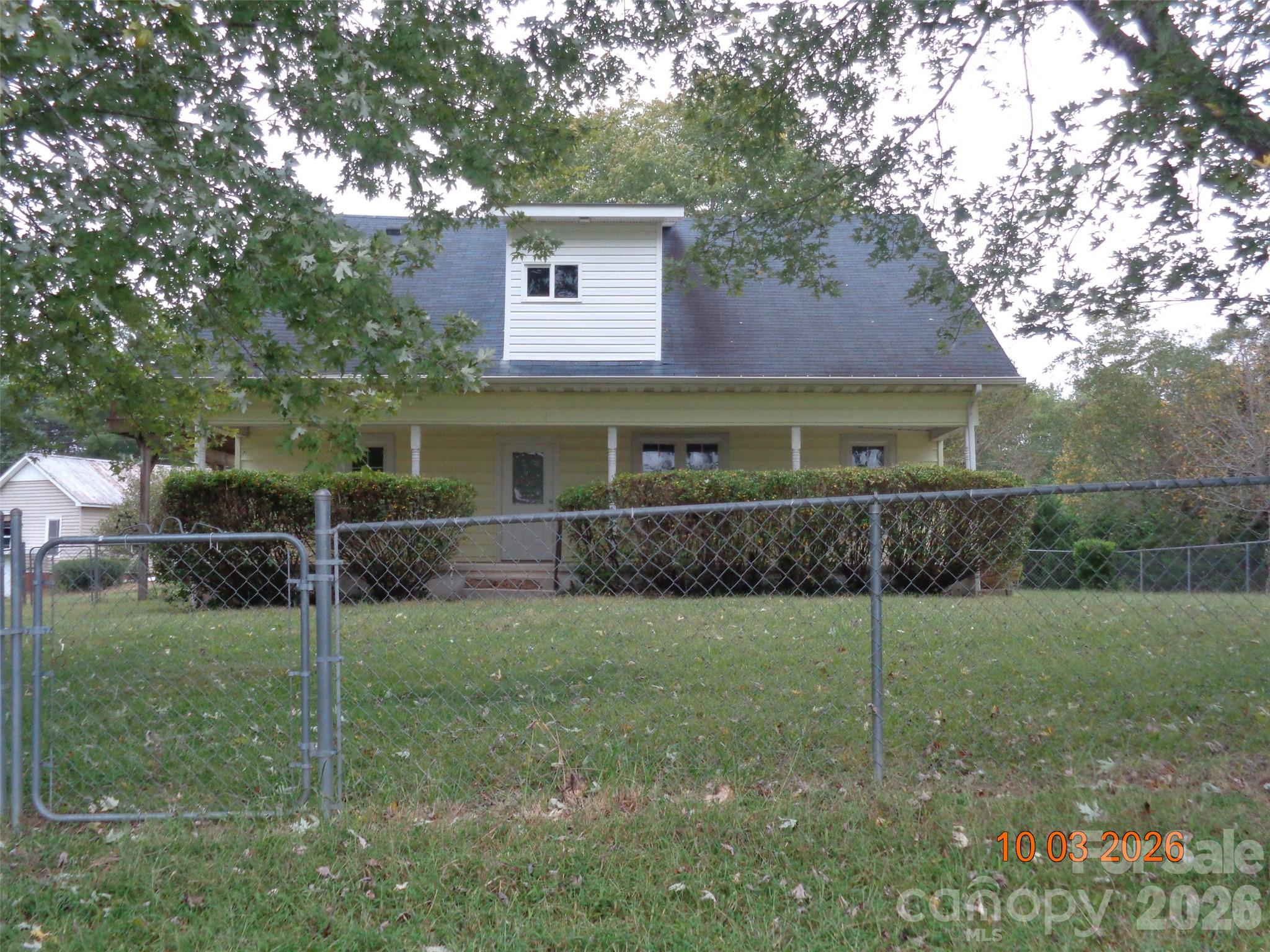 Single Family Residence at 5 Ferguson Street, Granite Falls, photo 6 of 41
