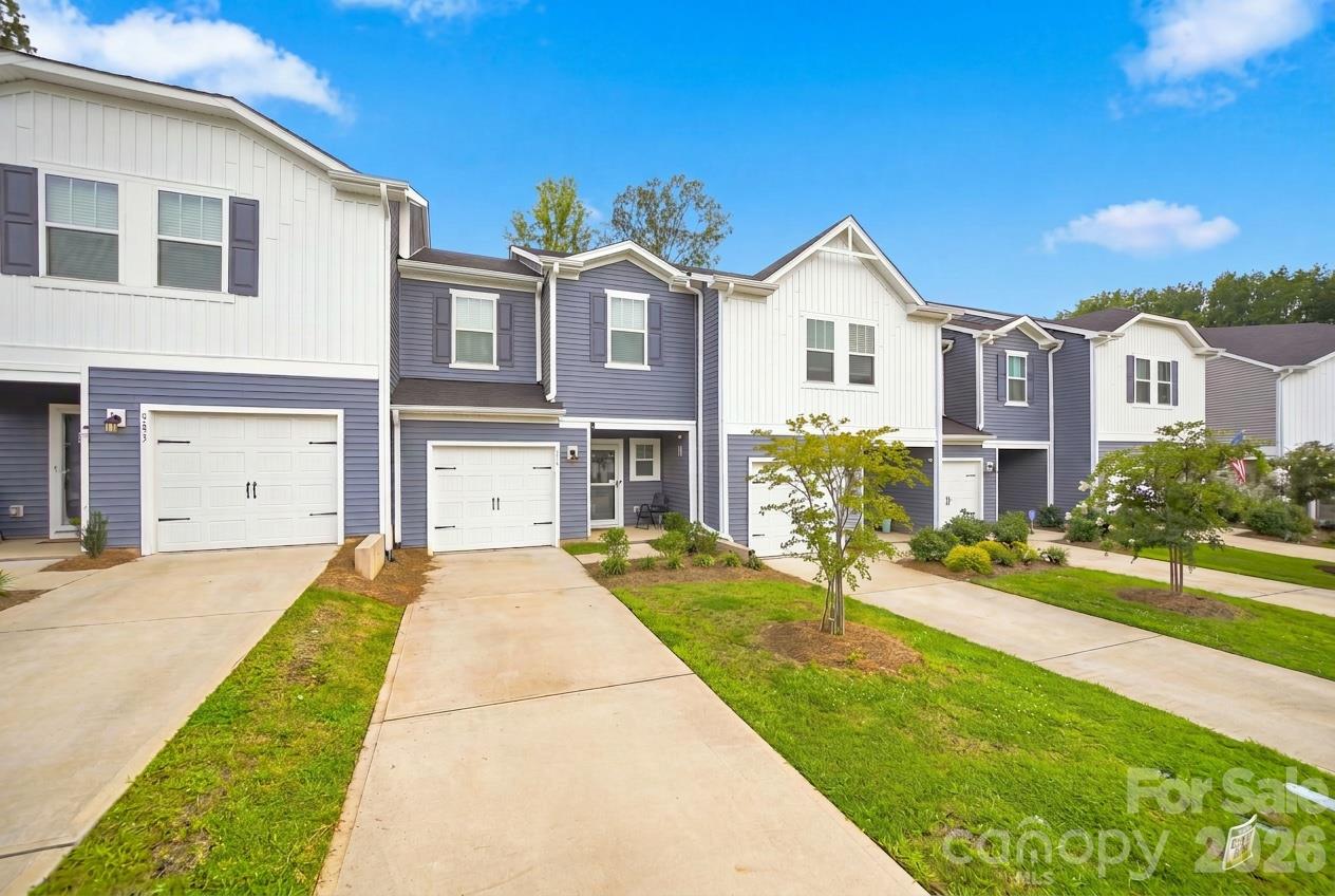Townhouse at 837 Gerard Bay Drive, Fort Mill, photo 2 of 39