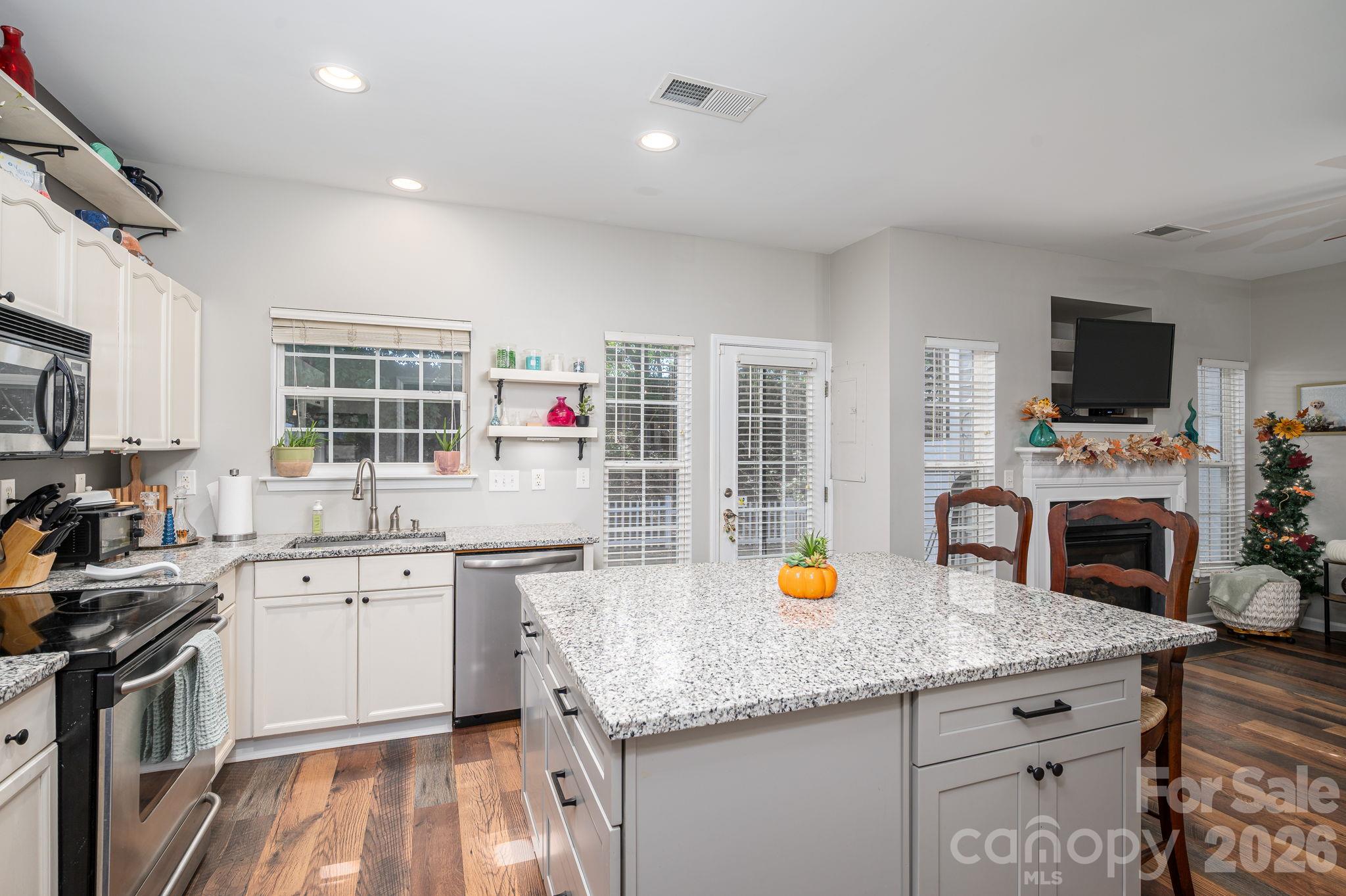 Kitchen - 7904 Mariners Pointe Circle, Denver