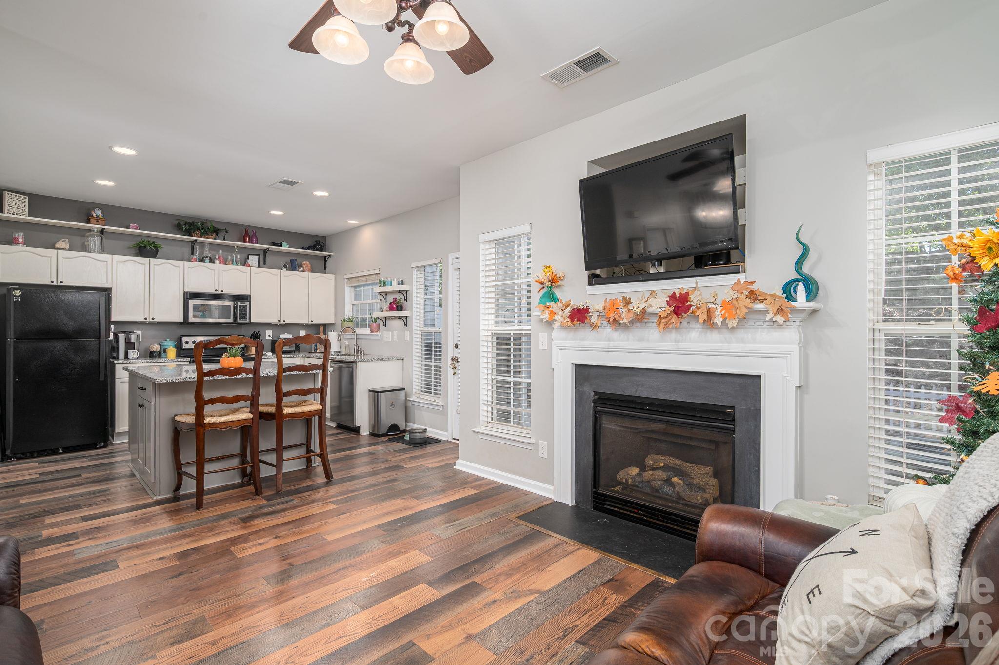 Family room - 7904 Mariners Pointe Circle, Denver