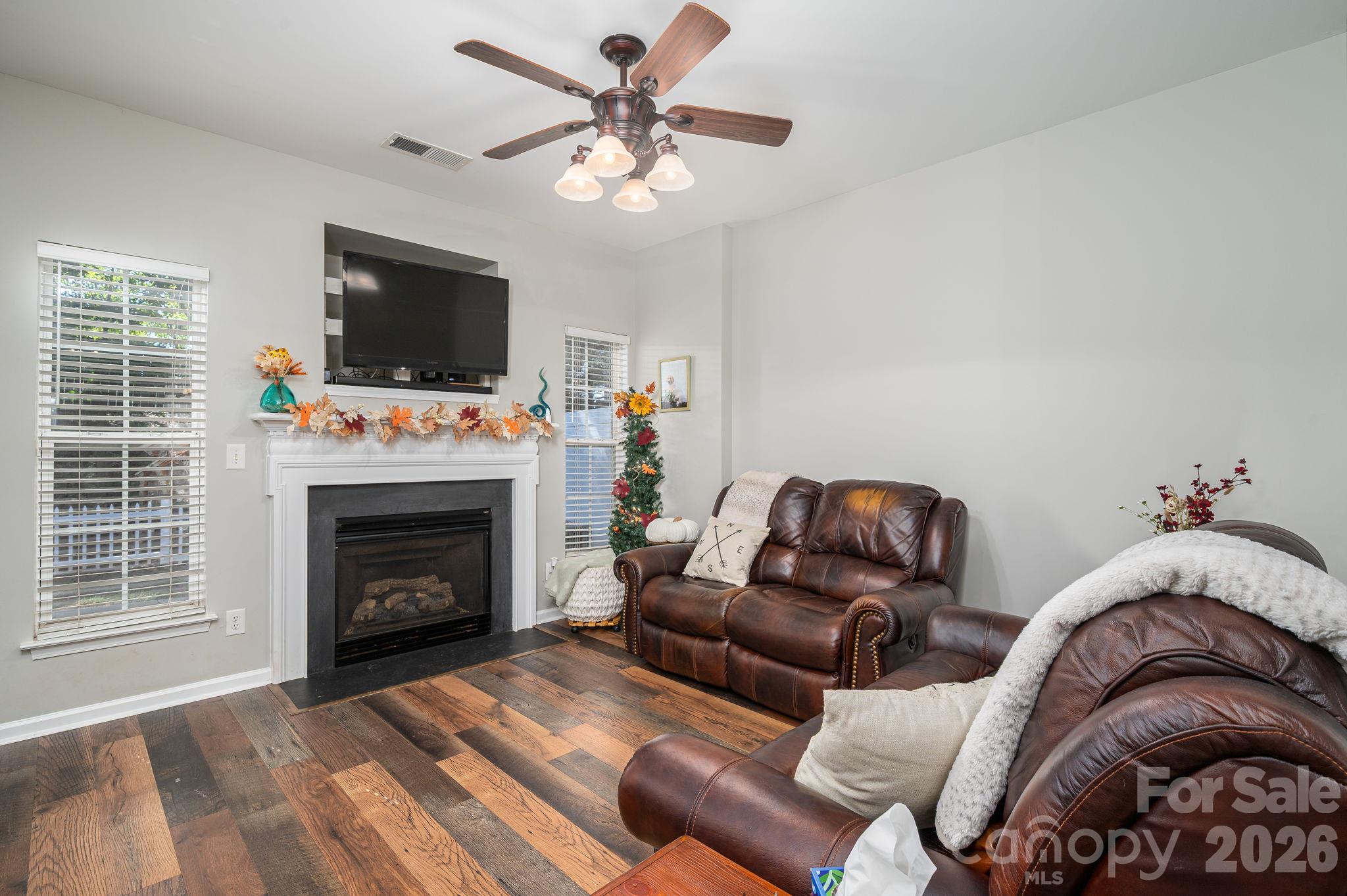 Family Room - 7904 Mariners Pointe Circle, Denver