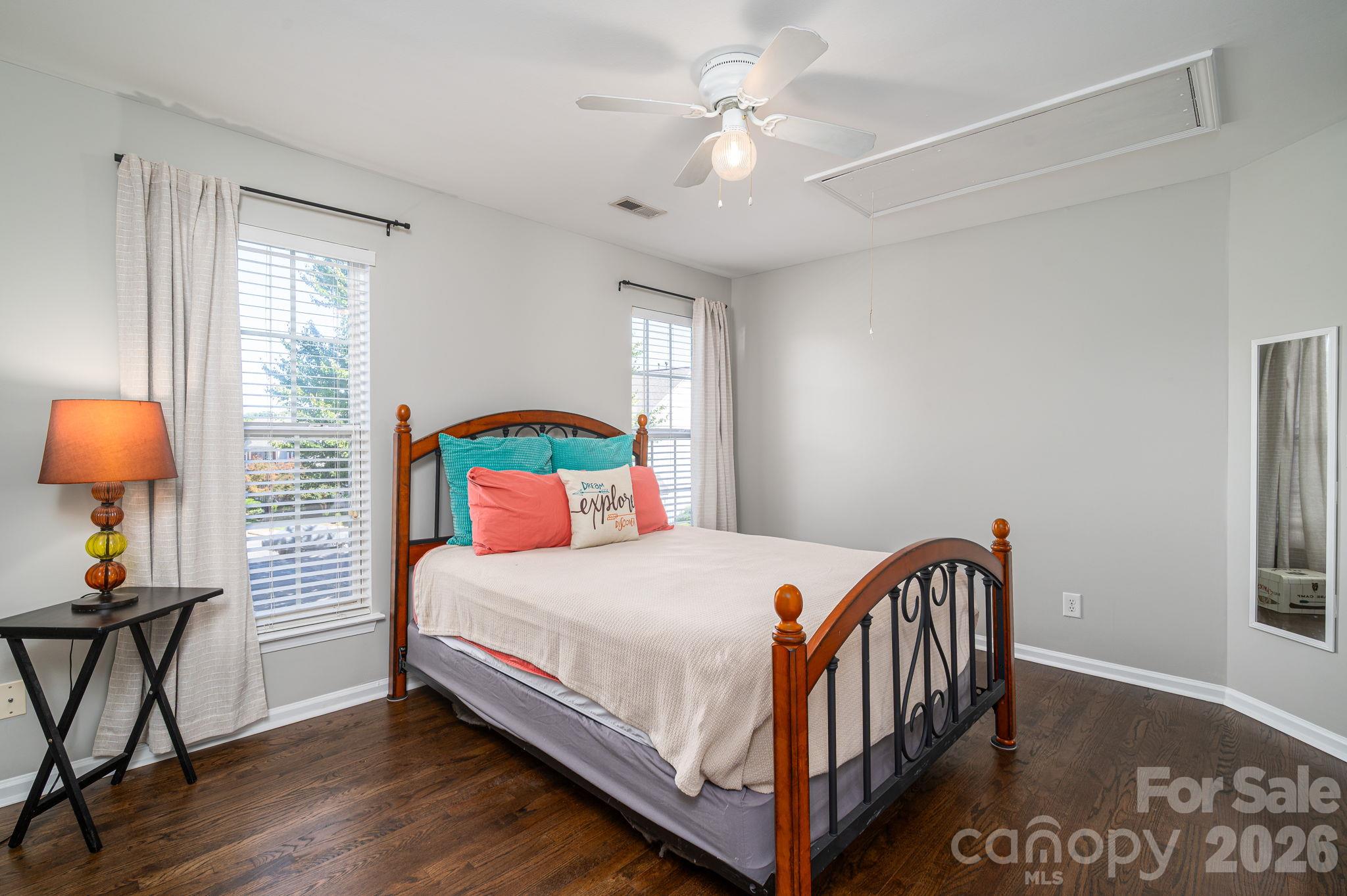 1st guest room - 7904 Mariners Pointe Circle, Denver