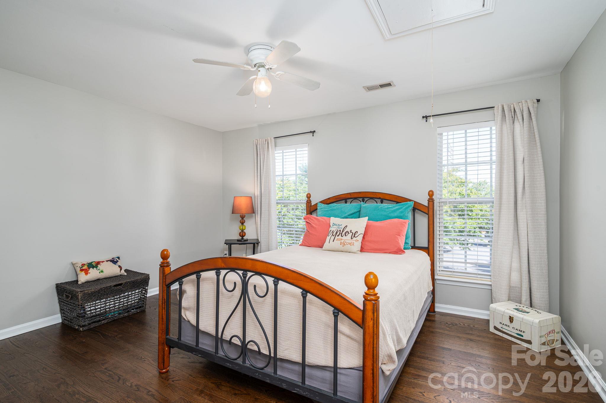 1st guest room - 7904 Mariners Pointe Circle, Denver