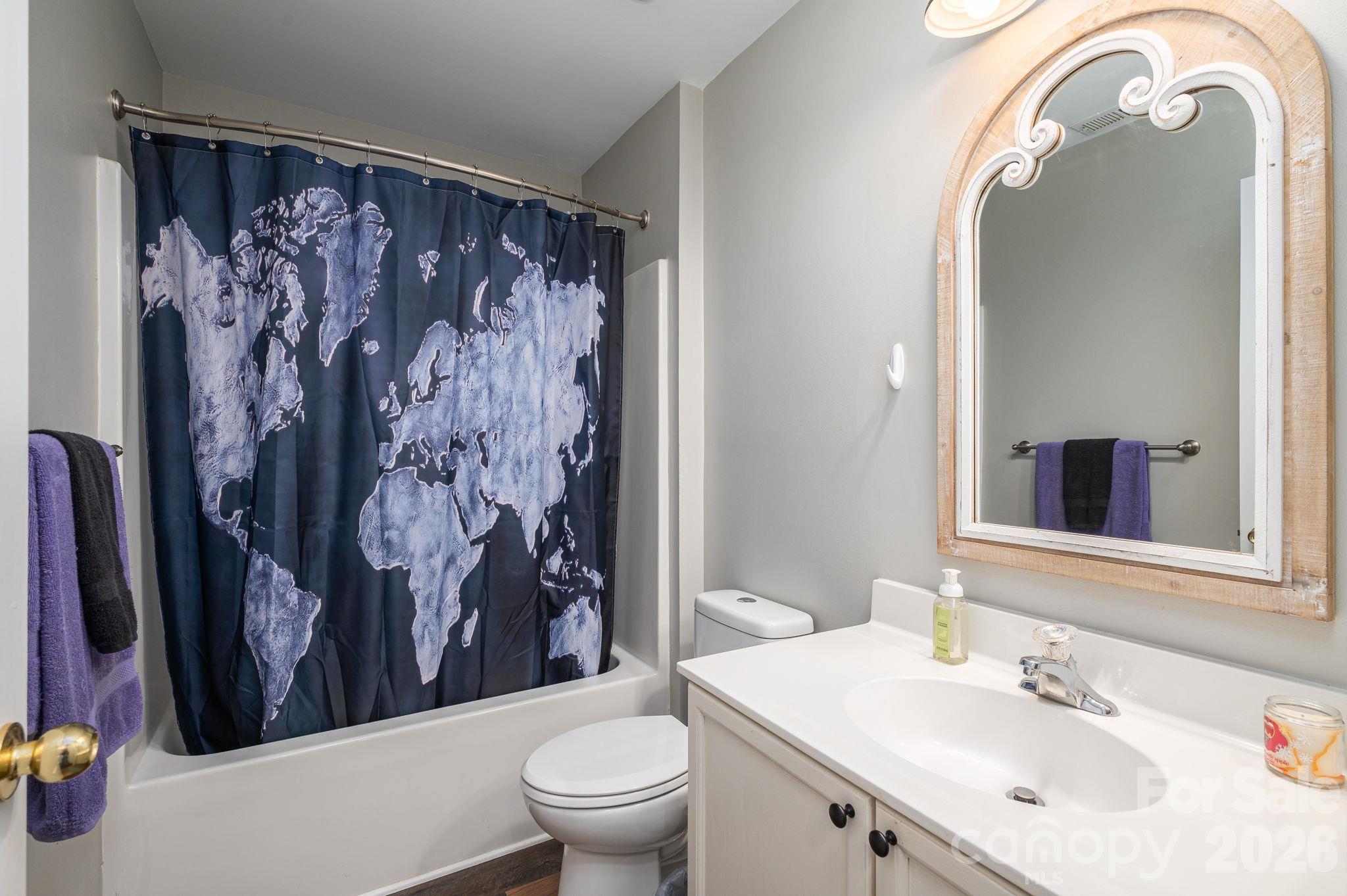 Guest bathroom 2nd level - 7904 Mariners Pointe Circle, Denver