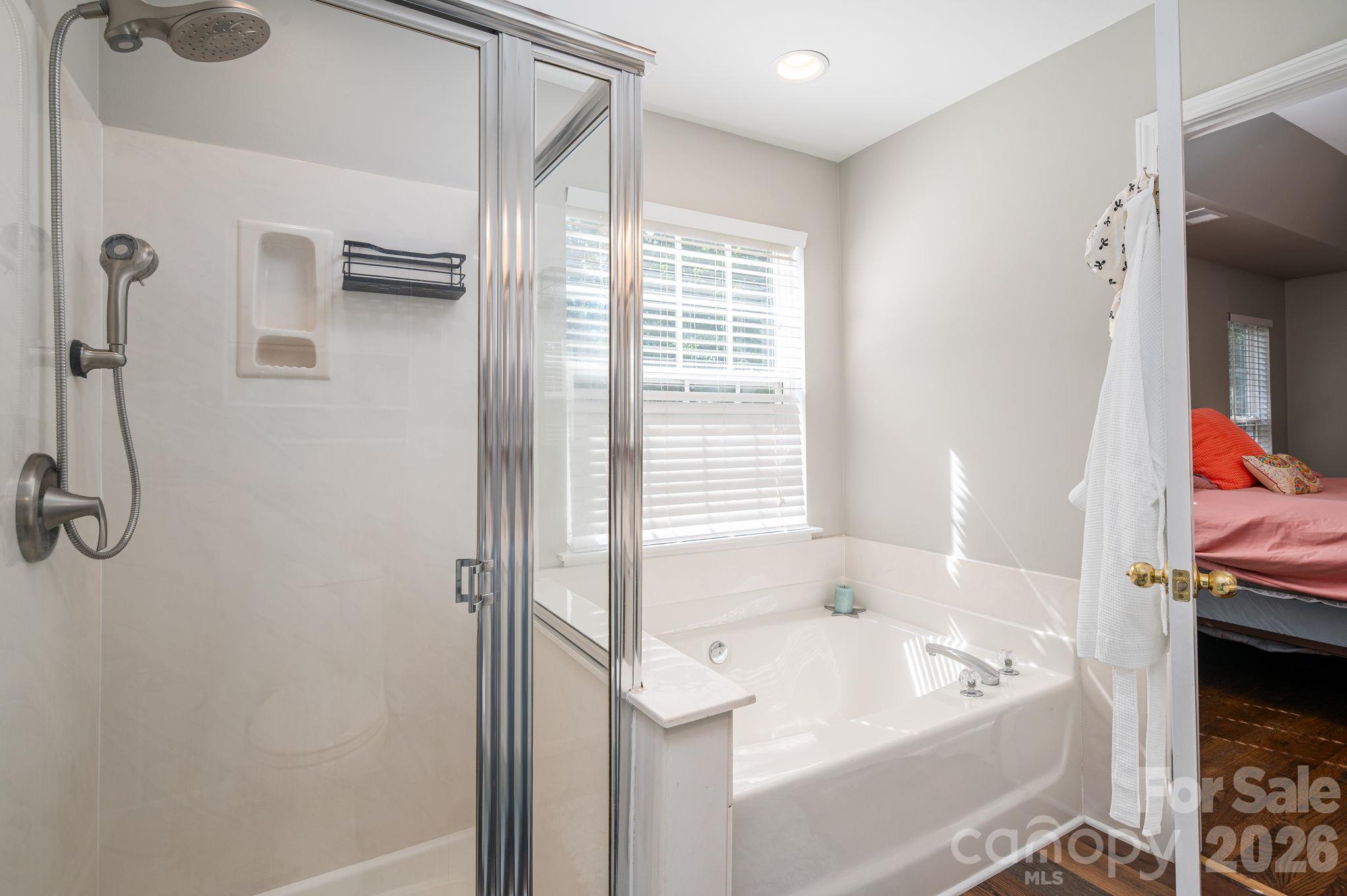 Master bathroom - 7904 Mariners Pointe Circle, Denver