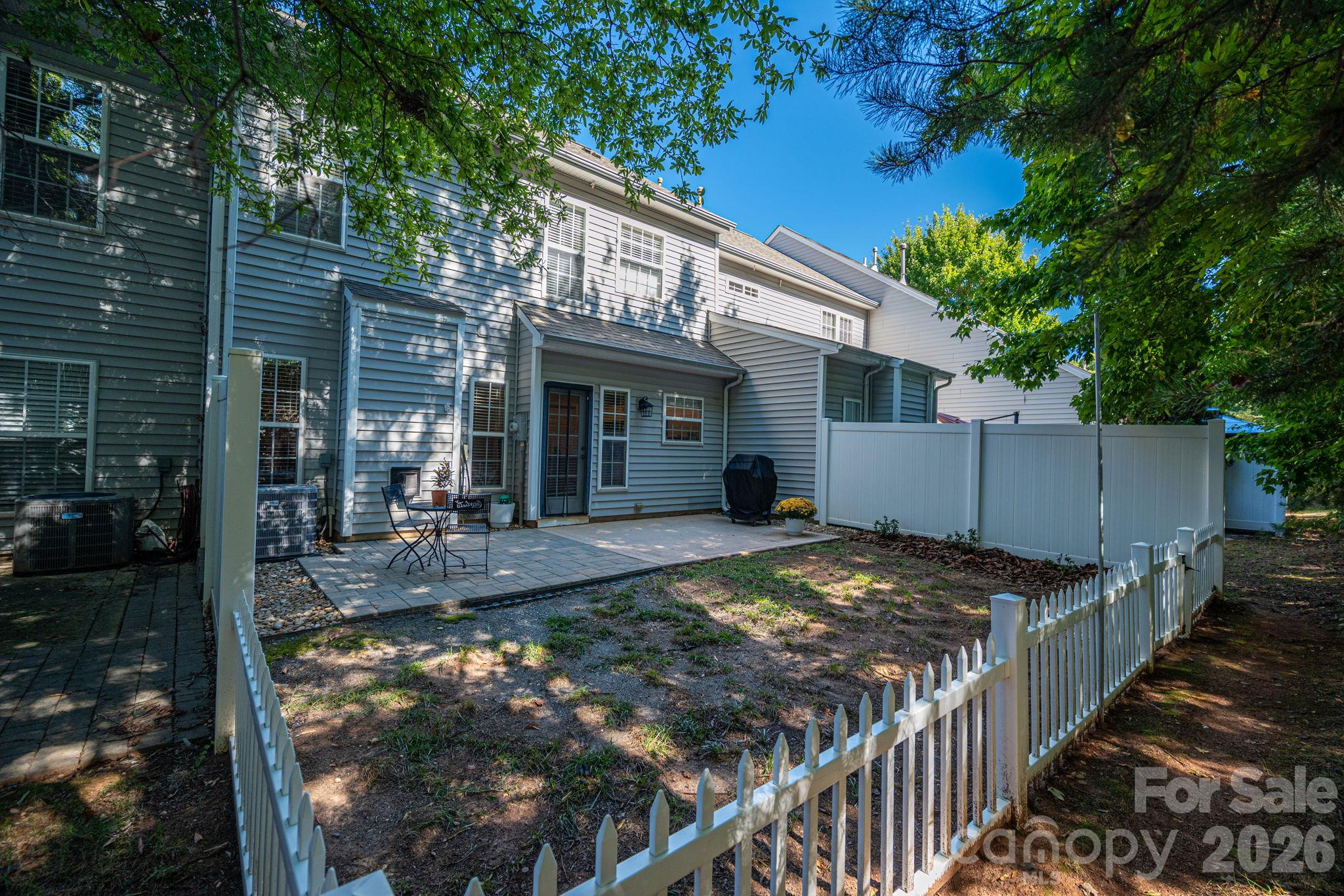 Back yard - 7904 Mariners Pointe Circle, Denver