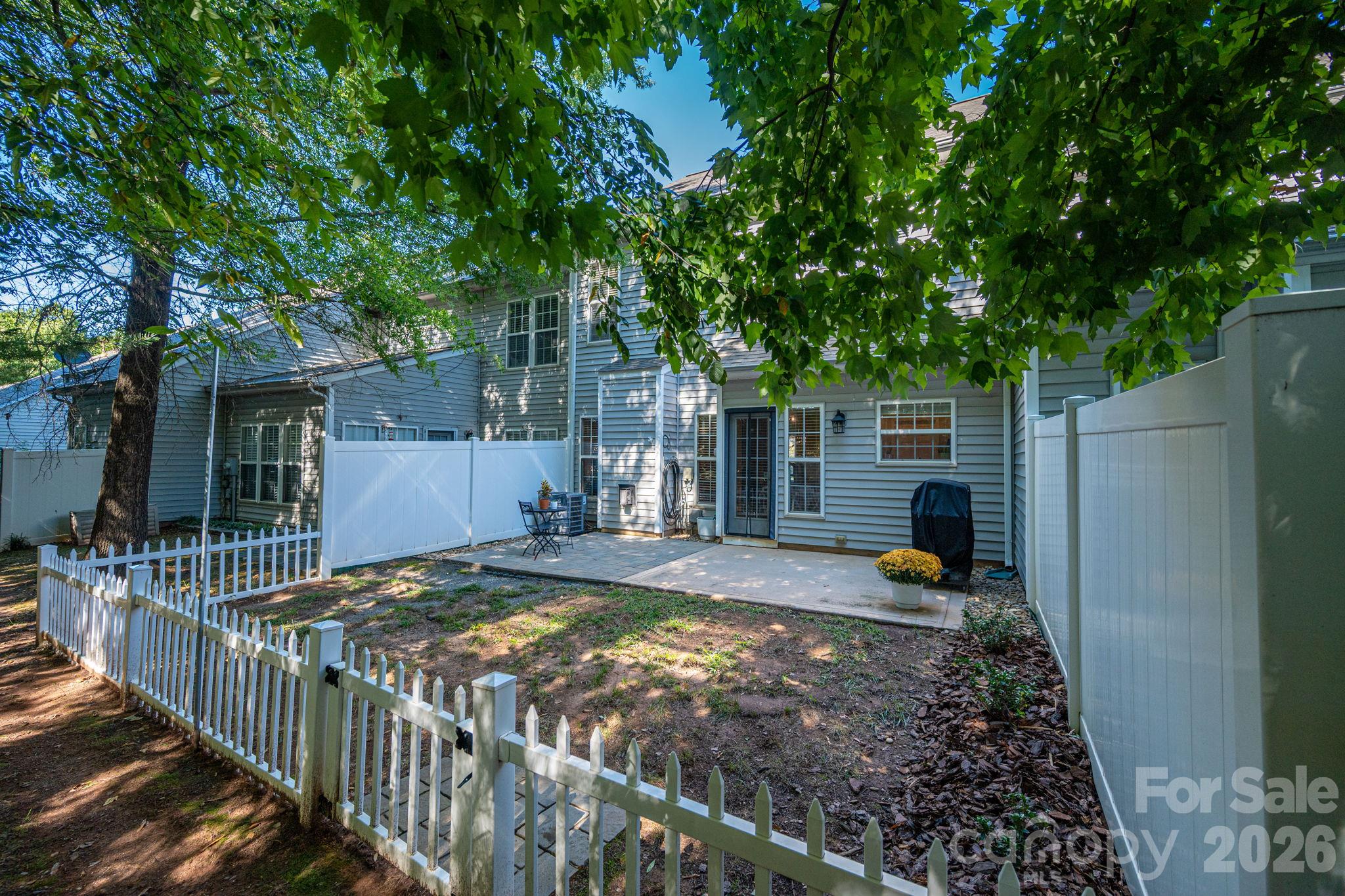 Back yard - 7904 Mariners Pointe Circle, Denver
