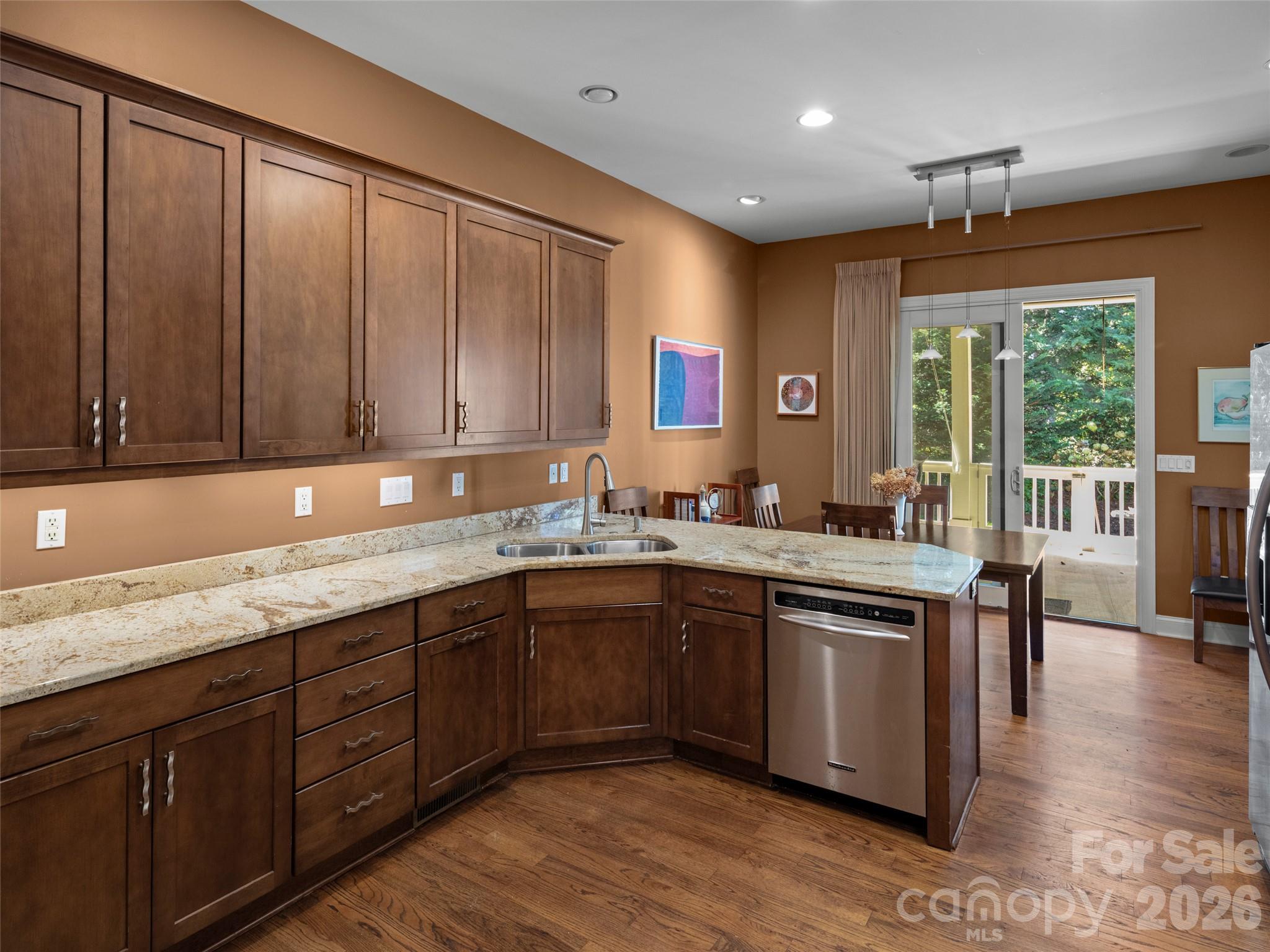 Single Family Residence at 184 Benhurst Court, Hendersonville, photo 12 of 28
