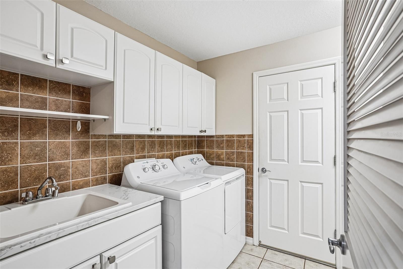 big laundry room - 17115 SE 93RD TELLFIER TER, THE VILLAGES