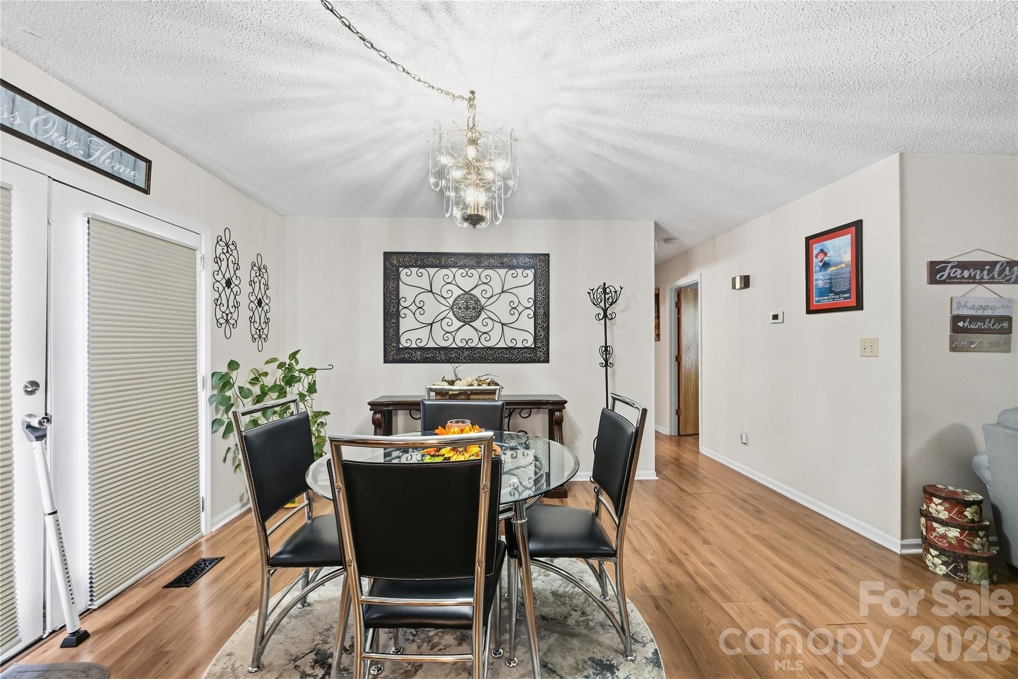 Single Family Residence at 305 W Timberland Drive, Grover, photo 3 of 18