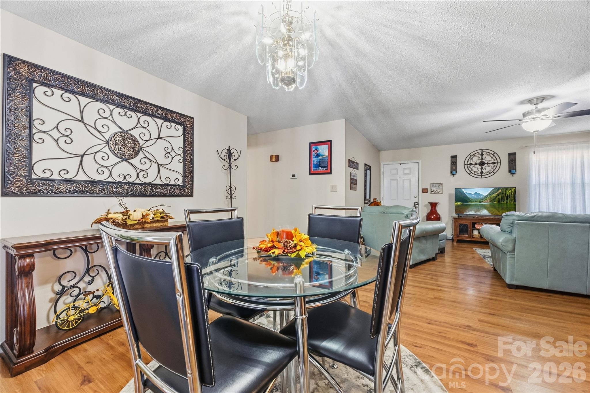 Single Family Residence at 305 W Timberland Drive, Grover, photo 5 of 18