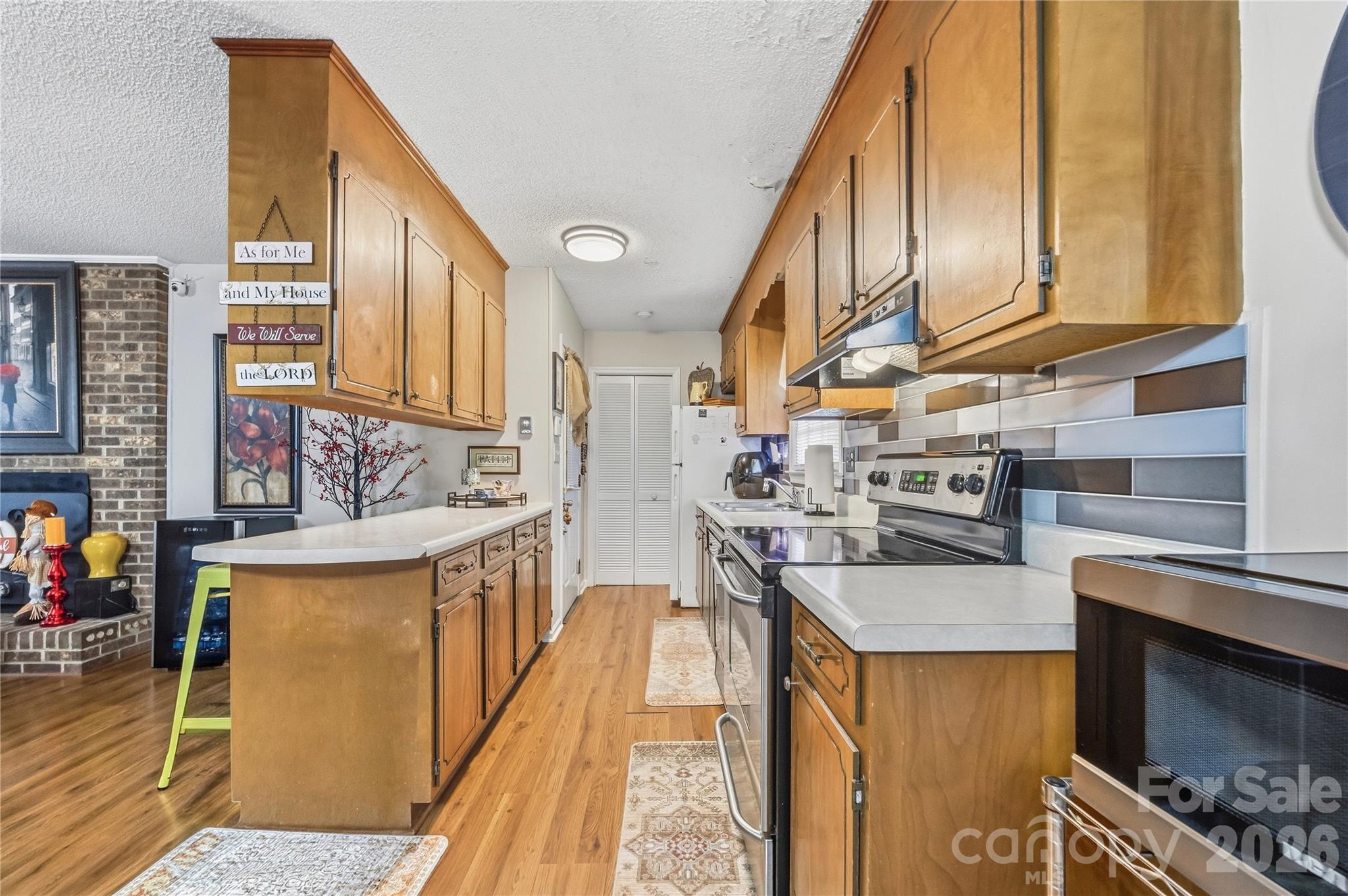 Single Family Residence at 305 W Timberland Drive, Grover, photo 6 of 18