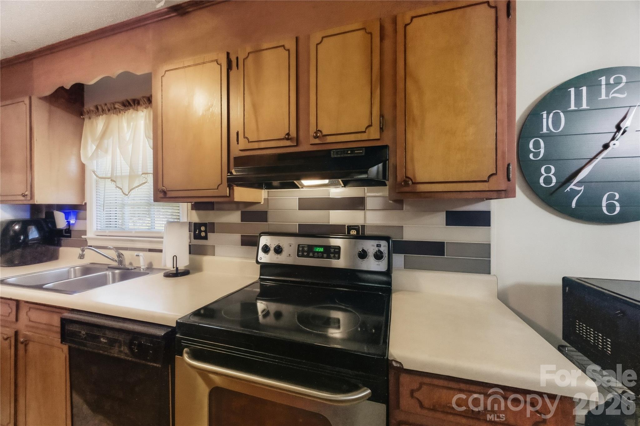 Single Family Residence at 305 W Timberland Drive, Grover, photo 7 of 18