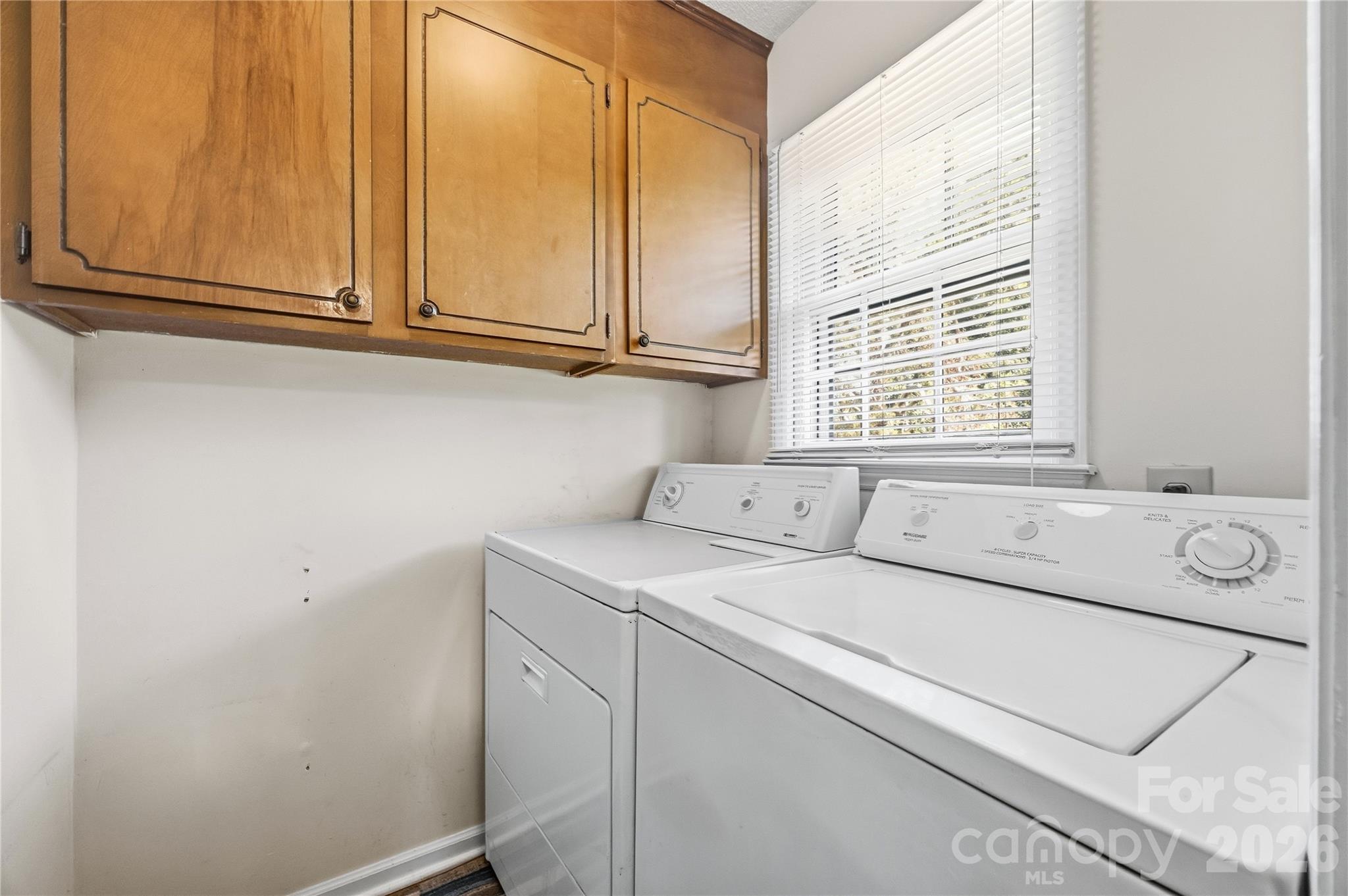Single Family Residence at 305 W Timberland Drive, Grover, photo 8 of 18