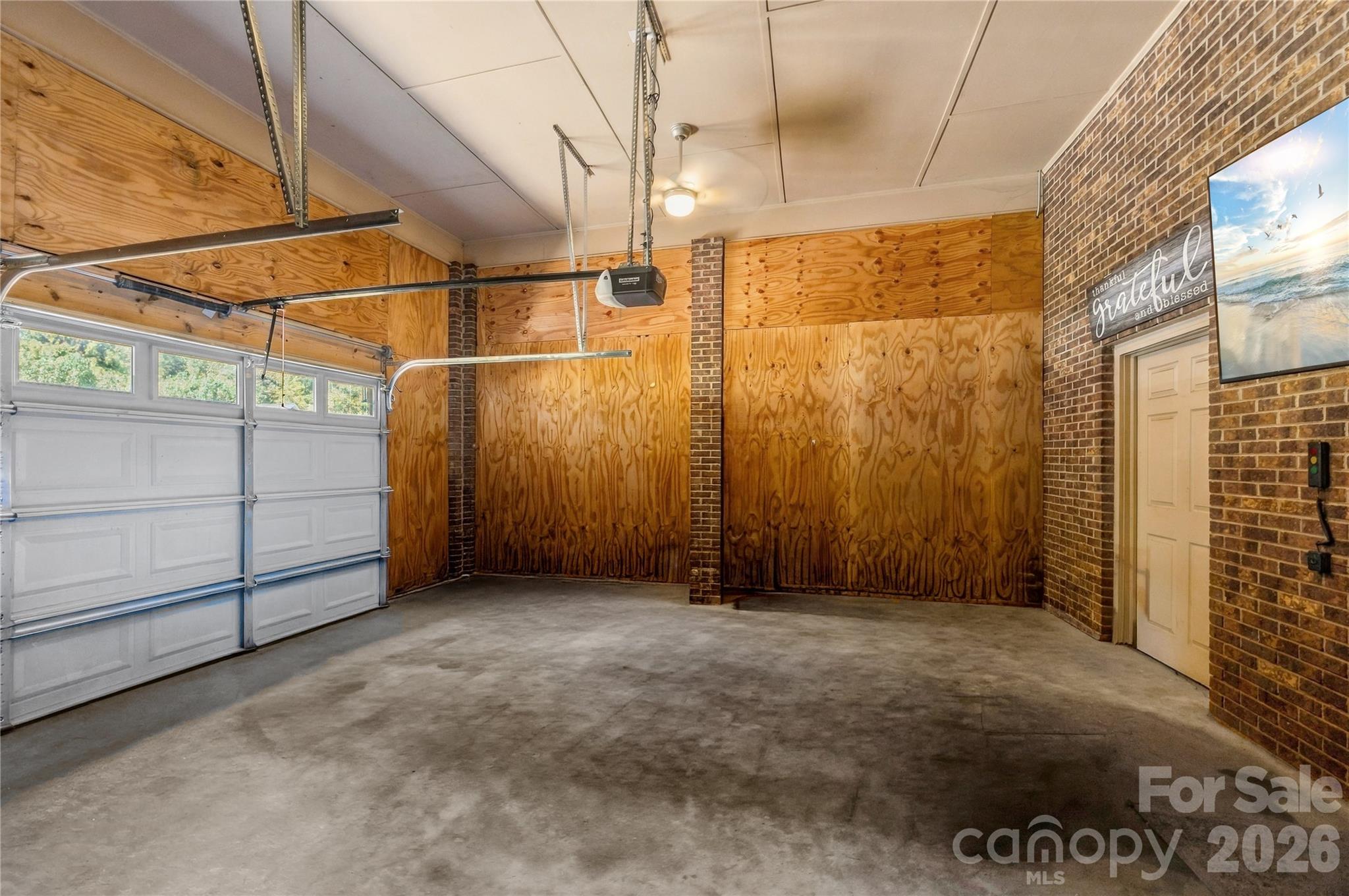 Single Family Residence at 305 W Timberland Drive, Grover, photo 9 of 18