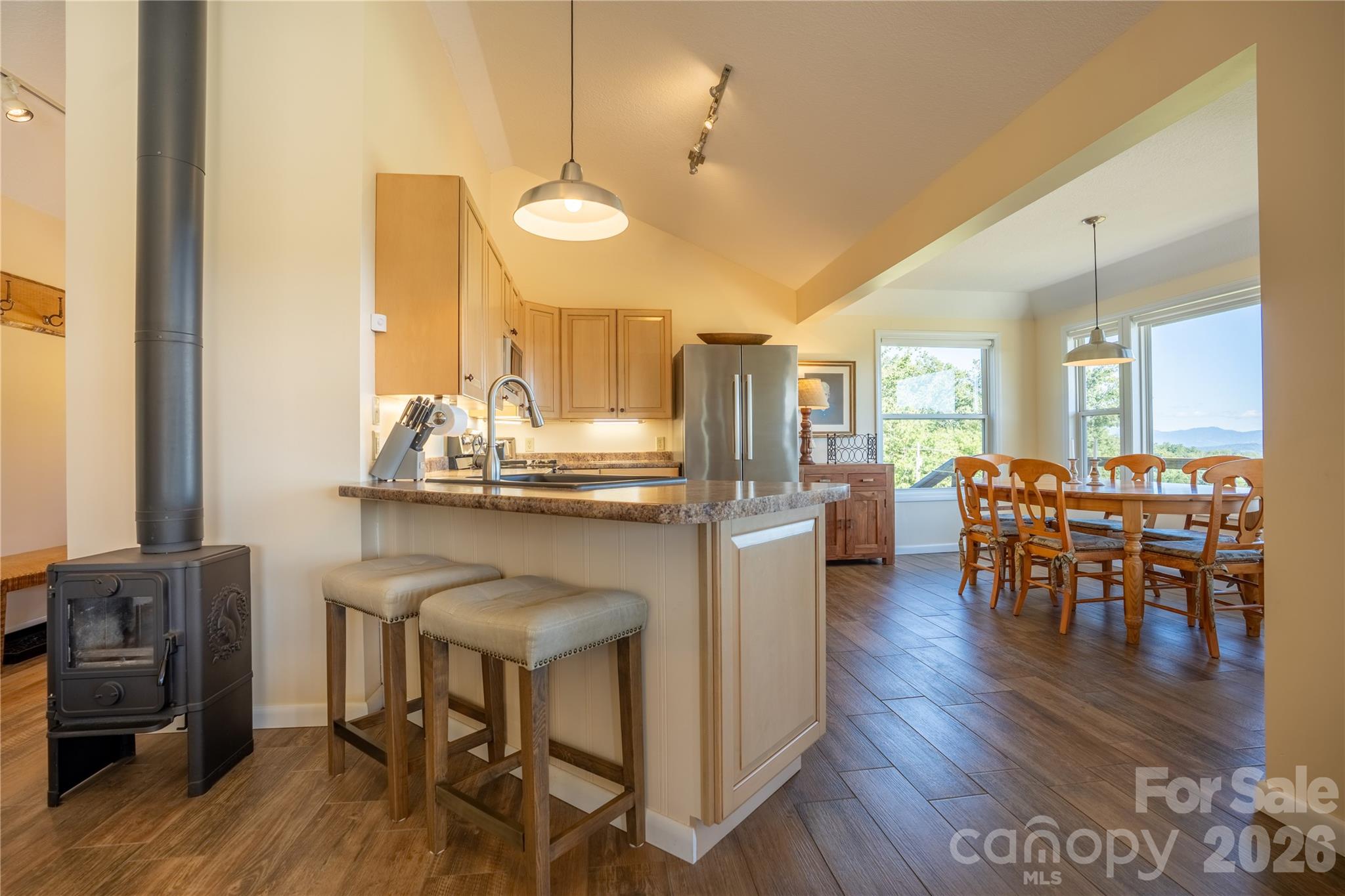 Guest House-Kitchen Bar - 1045 & 1047 Graham Road, Marshall