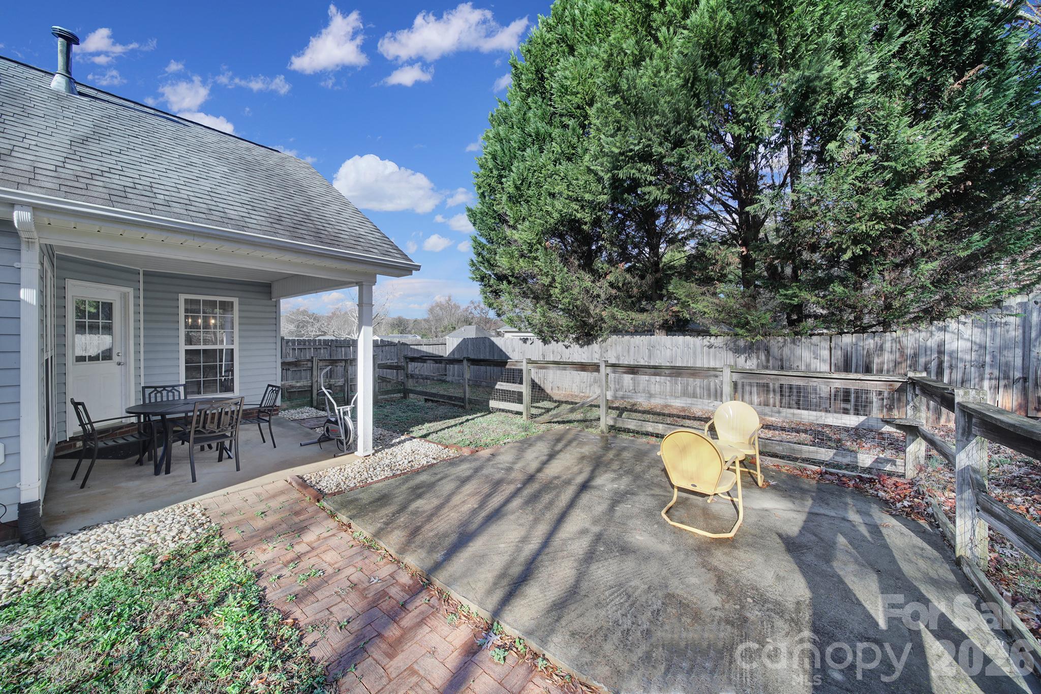 Single Family Residence at 713 Pesca Lane, Matthews, photo 3 of 41