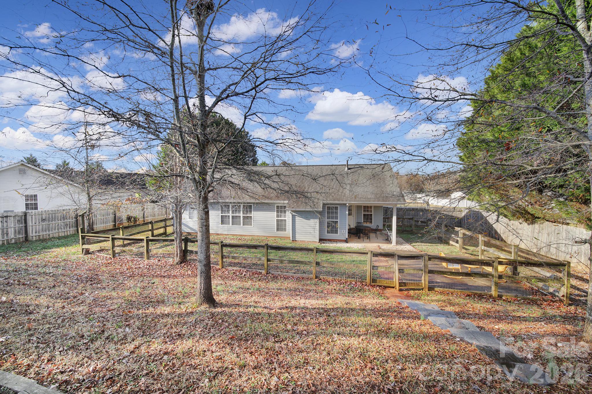 Single Family Residence at 713 Pesca Lane, Matthews, photo 4 of 41