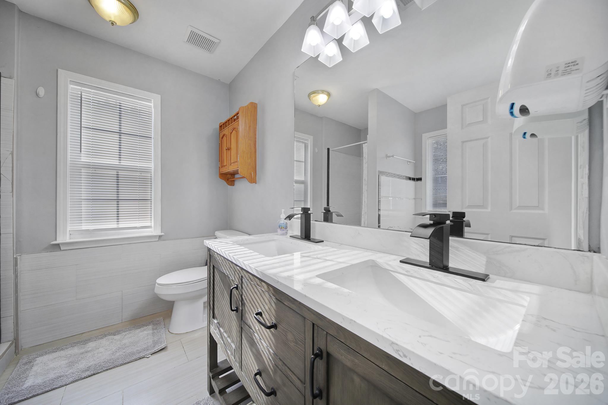 Single Family Residence at 713 Pesca Lane, Matthews, photo 18 of 41