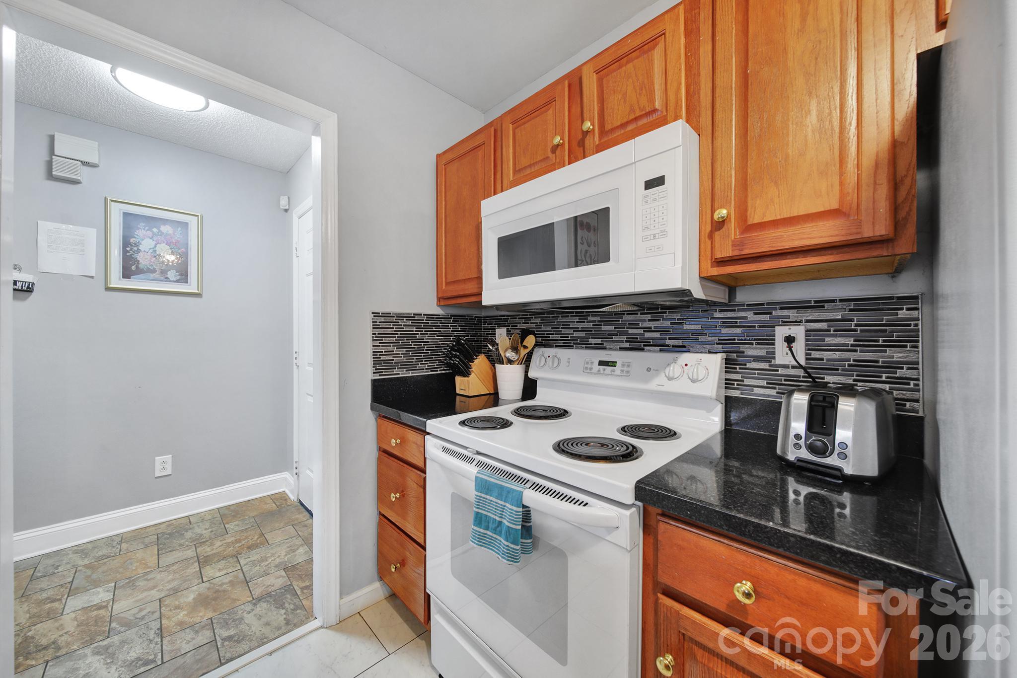 Single Family Residence at 713 Pesca Lane, Matthews, photo 27 of 41