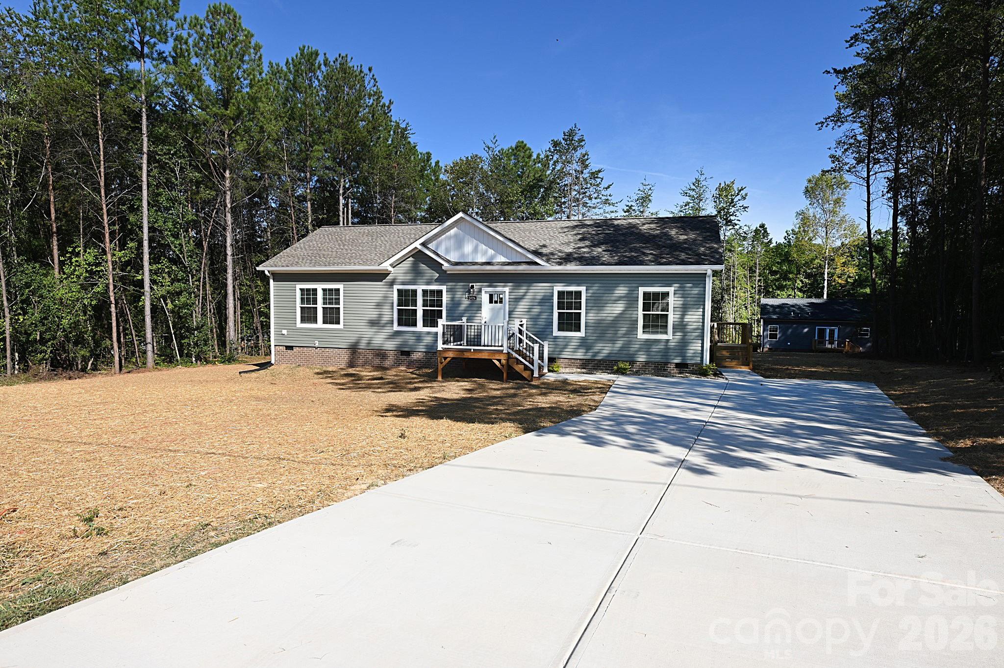 Single Family Residence at 2026 Windigo Street, Newton, photo 3 of 41