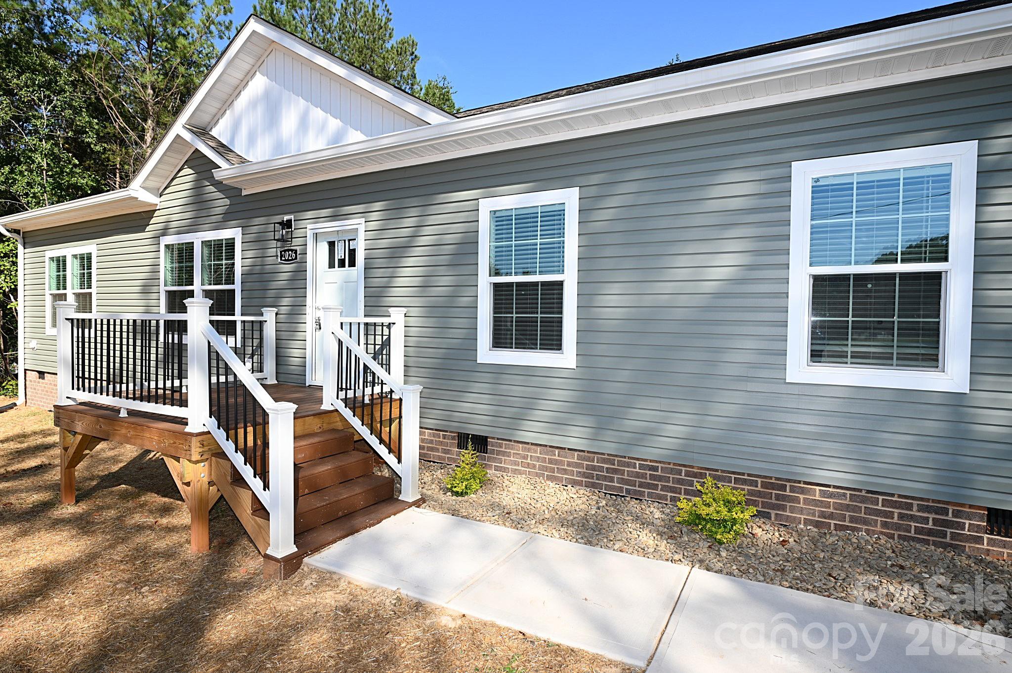 Single Family Residence at 2026 Windigo Street, Newton, photo 4 of 41