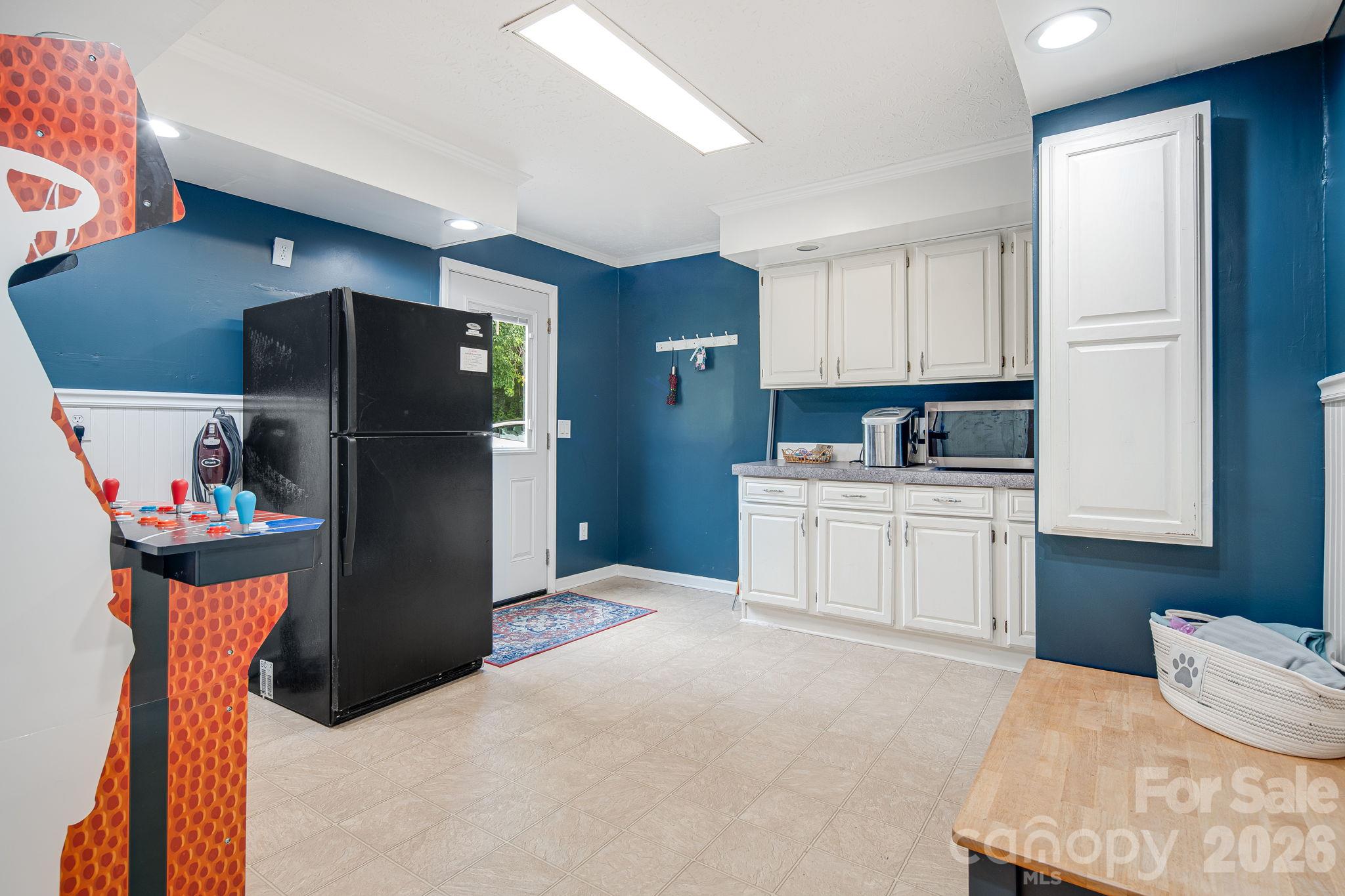 Single Family Residence at 101 McFalls Road, Asheville, photo 15 of 39