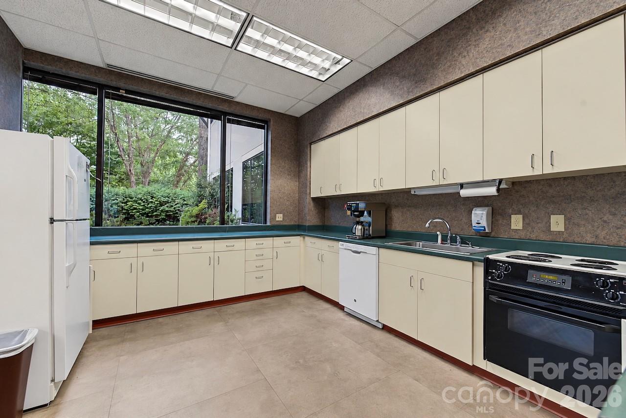 Office at 301 NP And L Loop, Franklin, photo 22 of 48