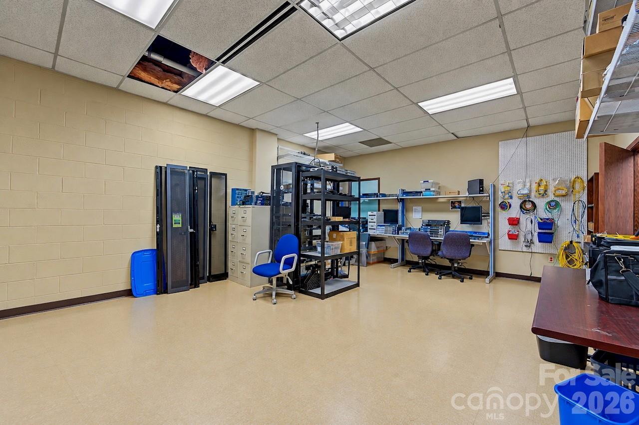 Office at 301 NP And L Loop, Franklin, photo 36 of 48