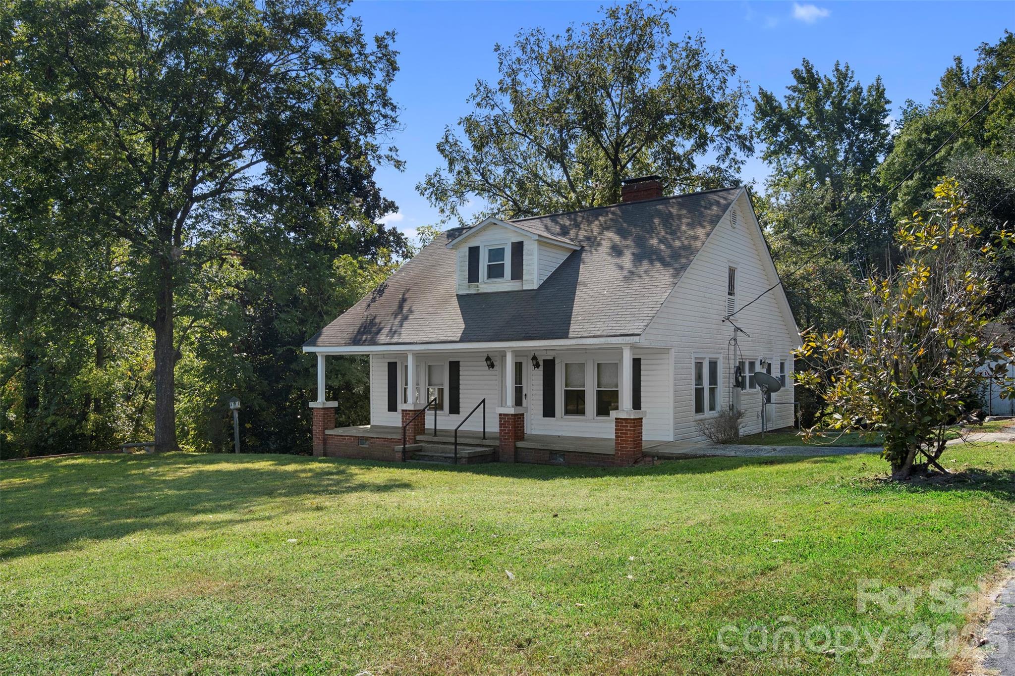 Single Family Residence at 4601 Mooresville Road, Kannapolis, photo 2 of 33