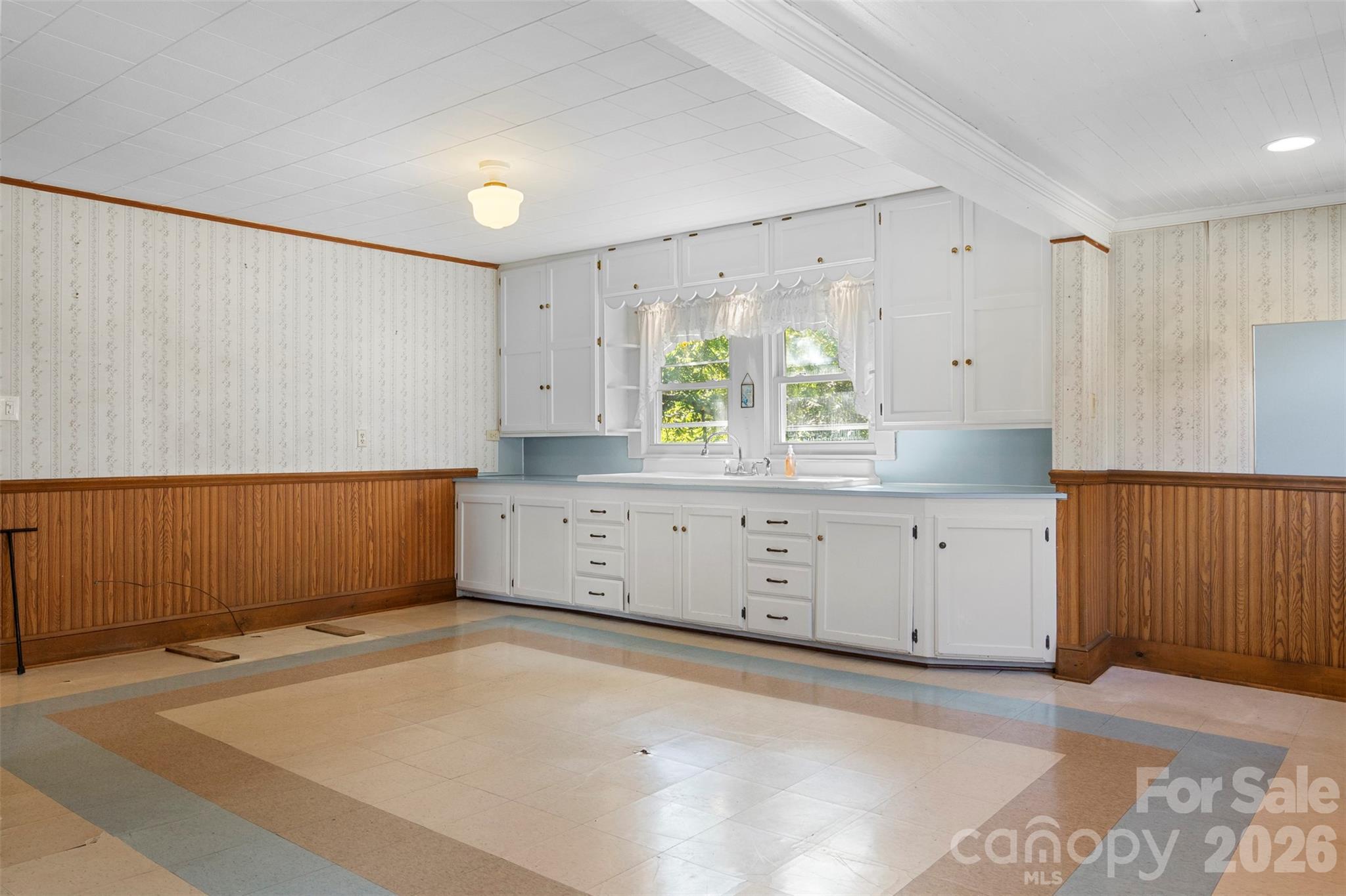 Single Family Residence at 4601 Mooresville Road, Kannapolis, photo 11 of 33