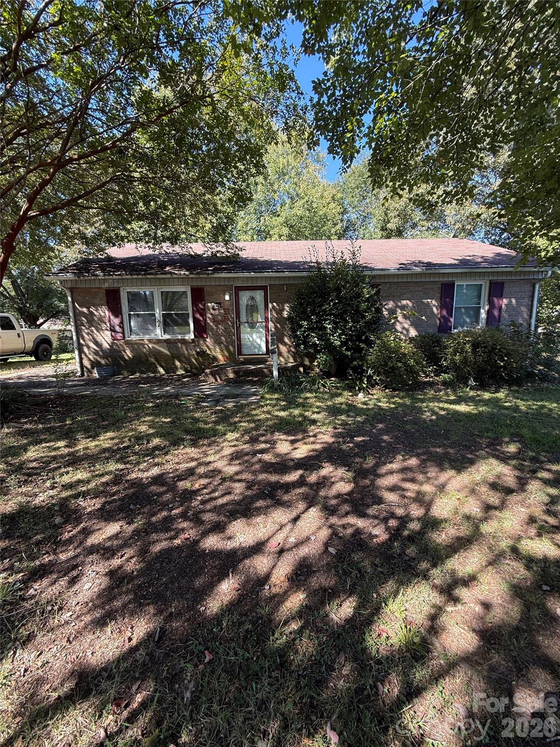 Single Family Residence at 324 Briarwood Drive, Dallas, photo 2 of 28