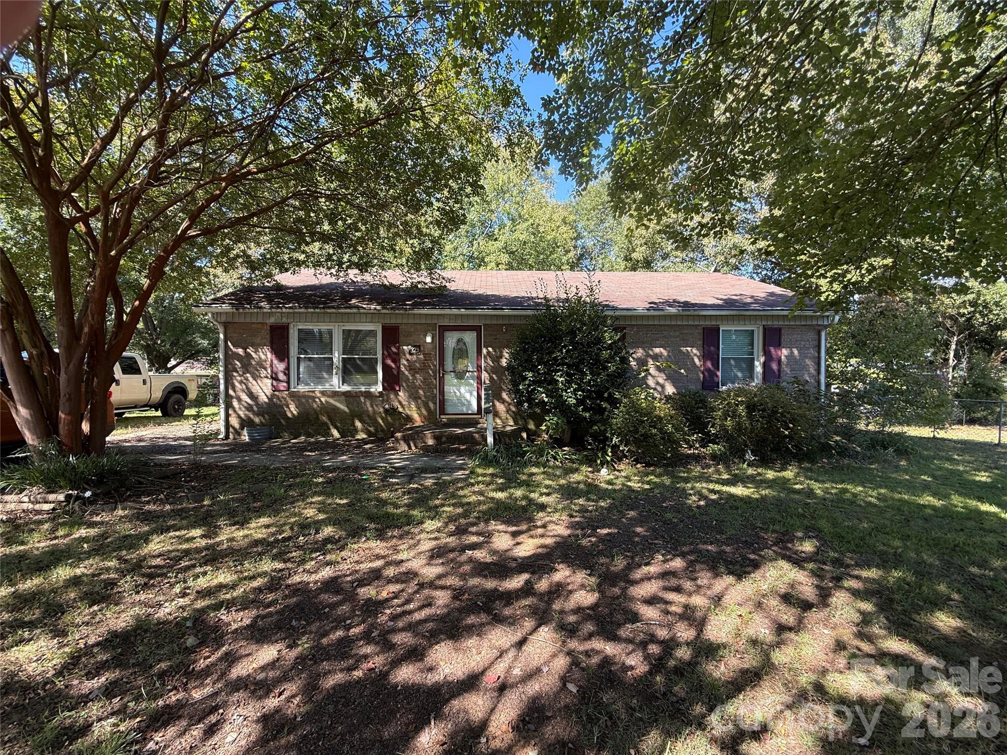 Single Family Residence at 324 Briarwood Drive, Dallas, photo 3 of 28