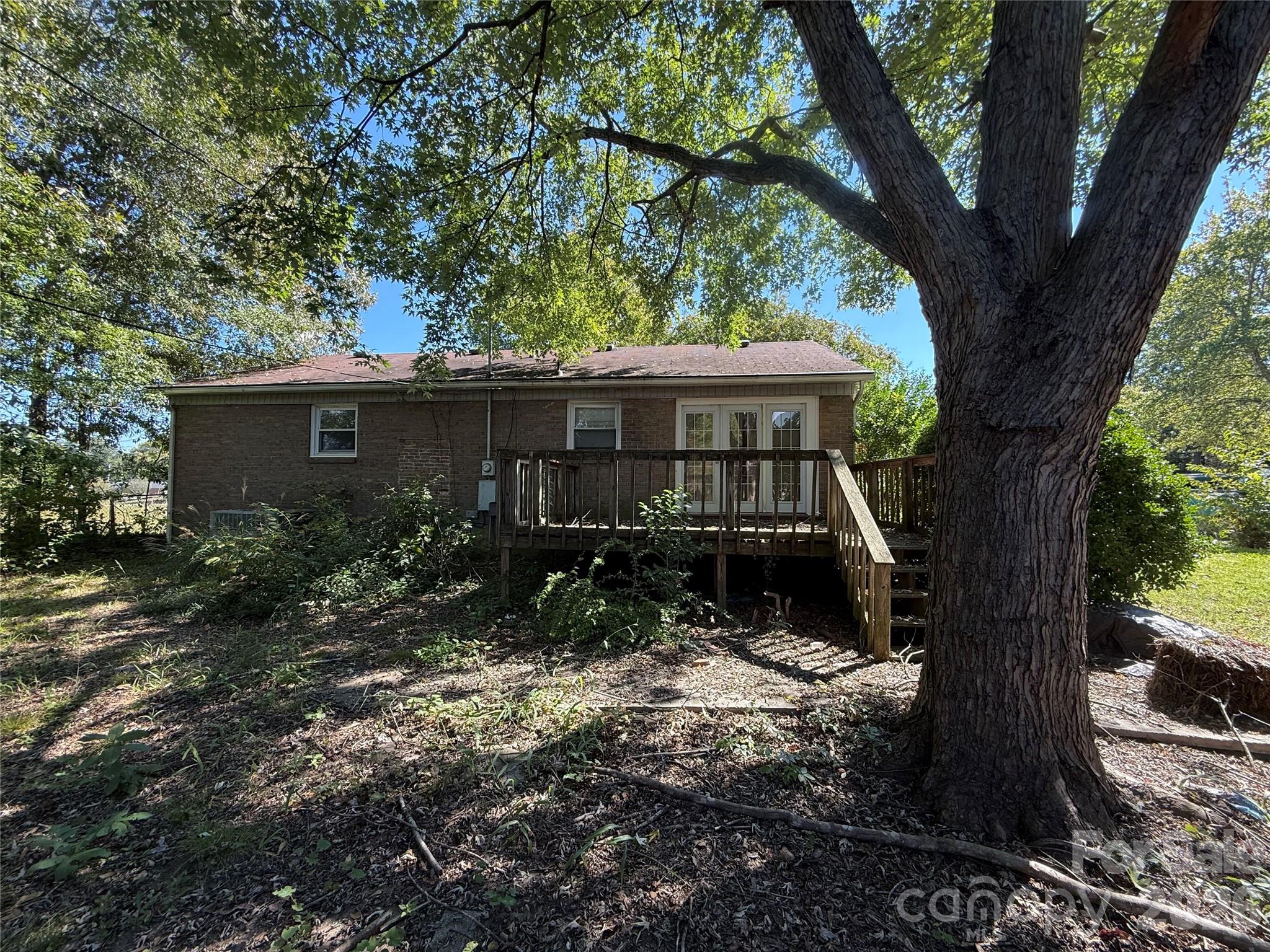 Single Family Residence at 324 Briarwood Drive, Dallas, photo 4 of 28