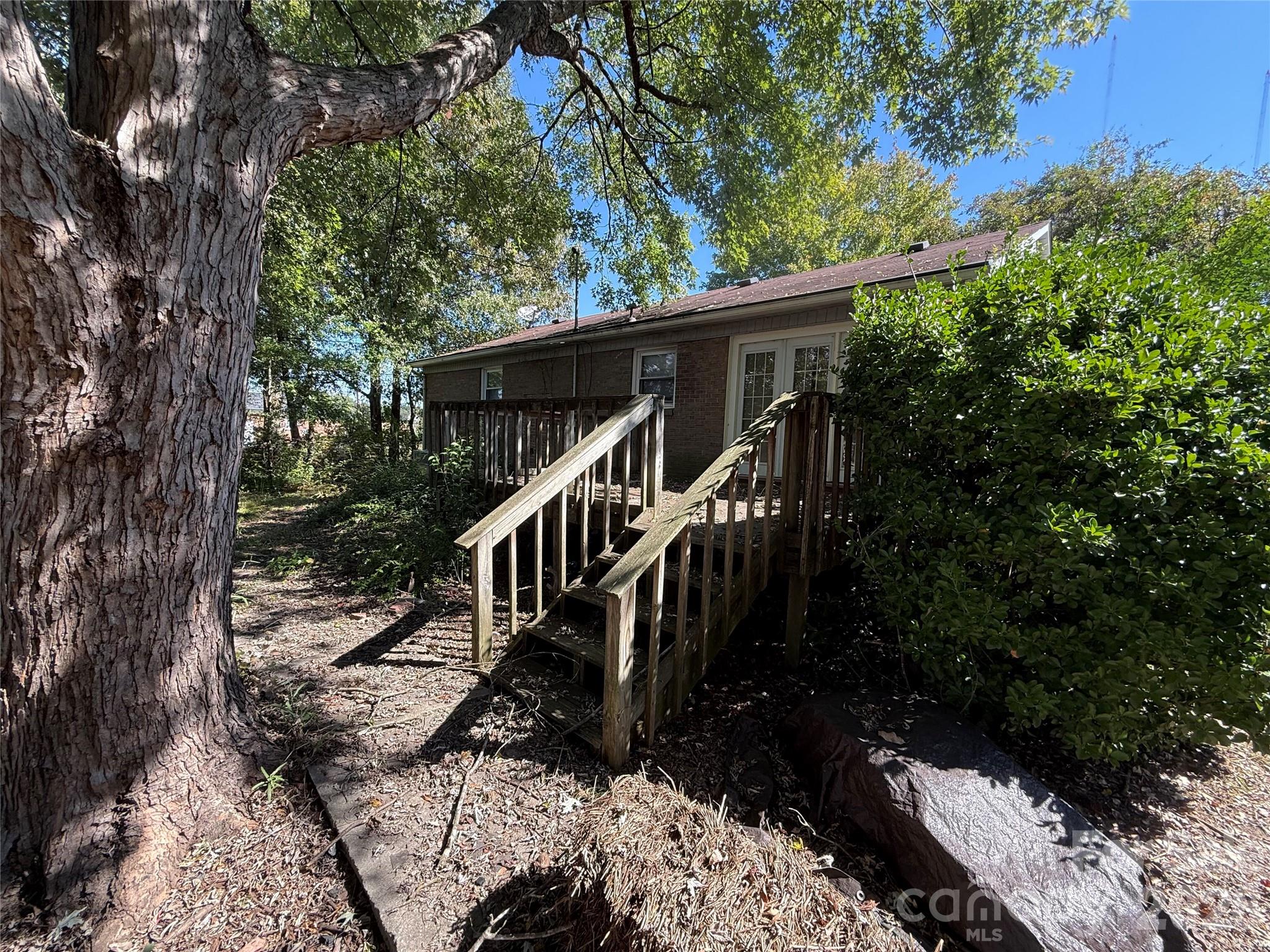 Single Family Residence at 324 Briarwood Drive, Dallas, photo 18 of 28