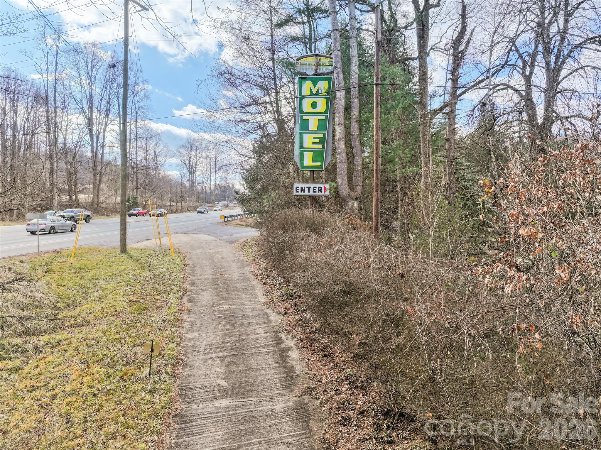 Hotel/Motel at 20826 Great Smoky Mountain Expressway, Waynesville, photo 2 of 41