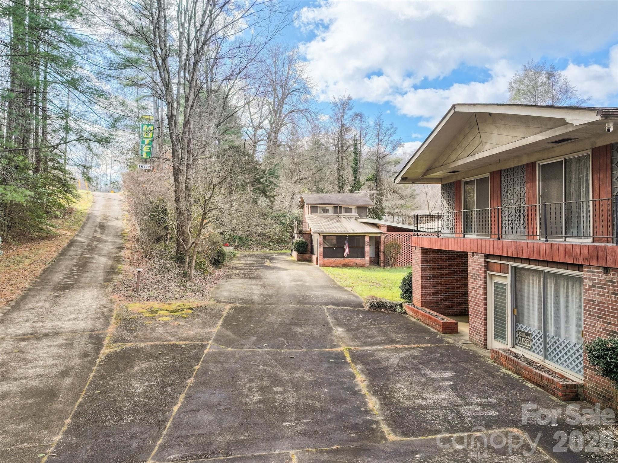Hotel/Motel at 20826 Great Smoky Mountain Expressway, Waynesville, photo 4 of 41